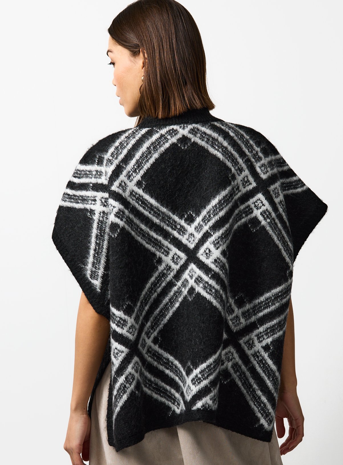 Mono Knitted Check Cape  M - Image 4 thumbnail