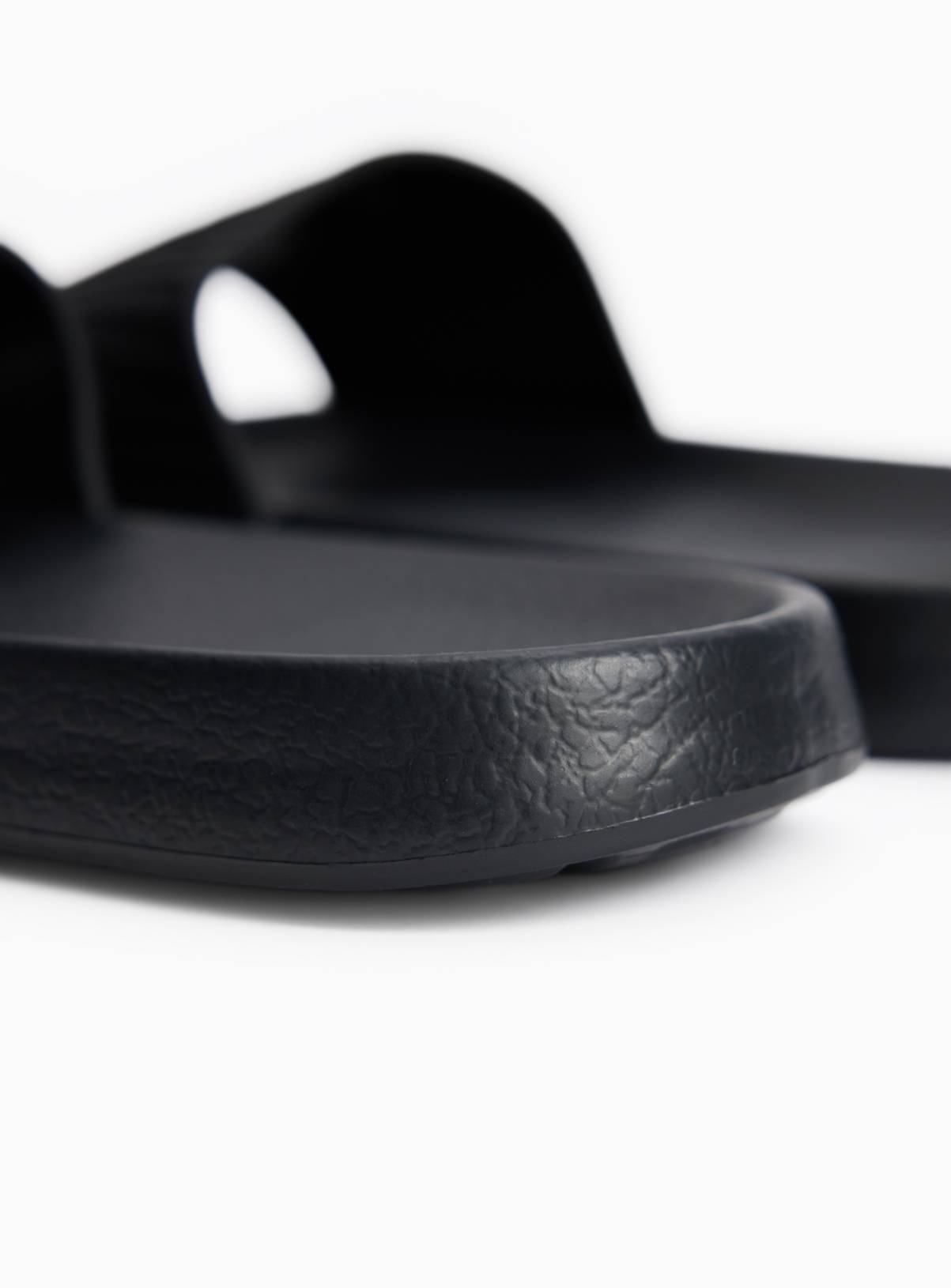 Plain Black Sliders S - Image 4