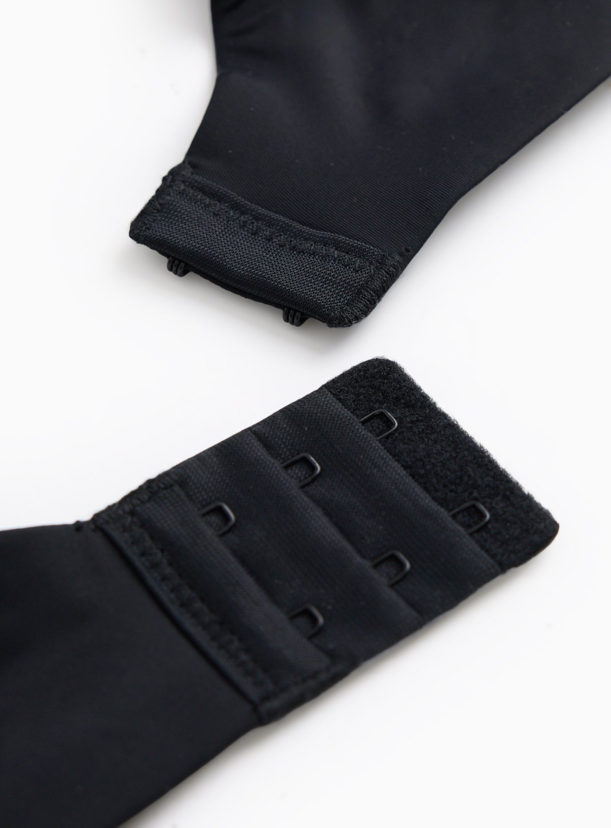 Flexform™ Black Padded Plunge Bra M - Image 4 thumbnail