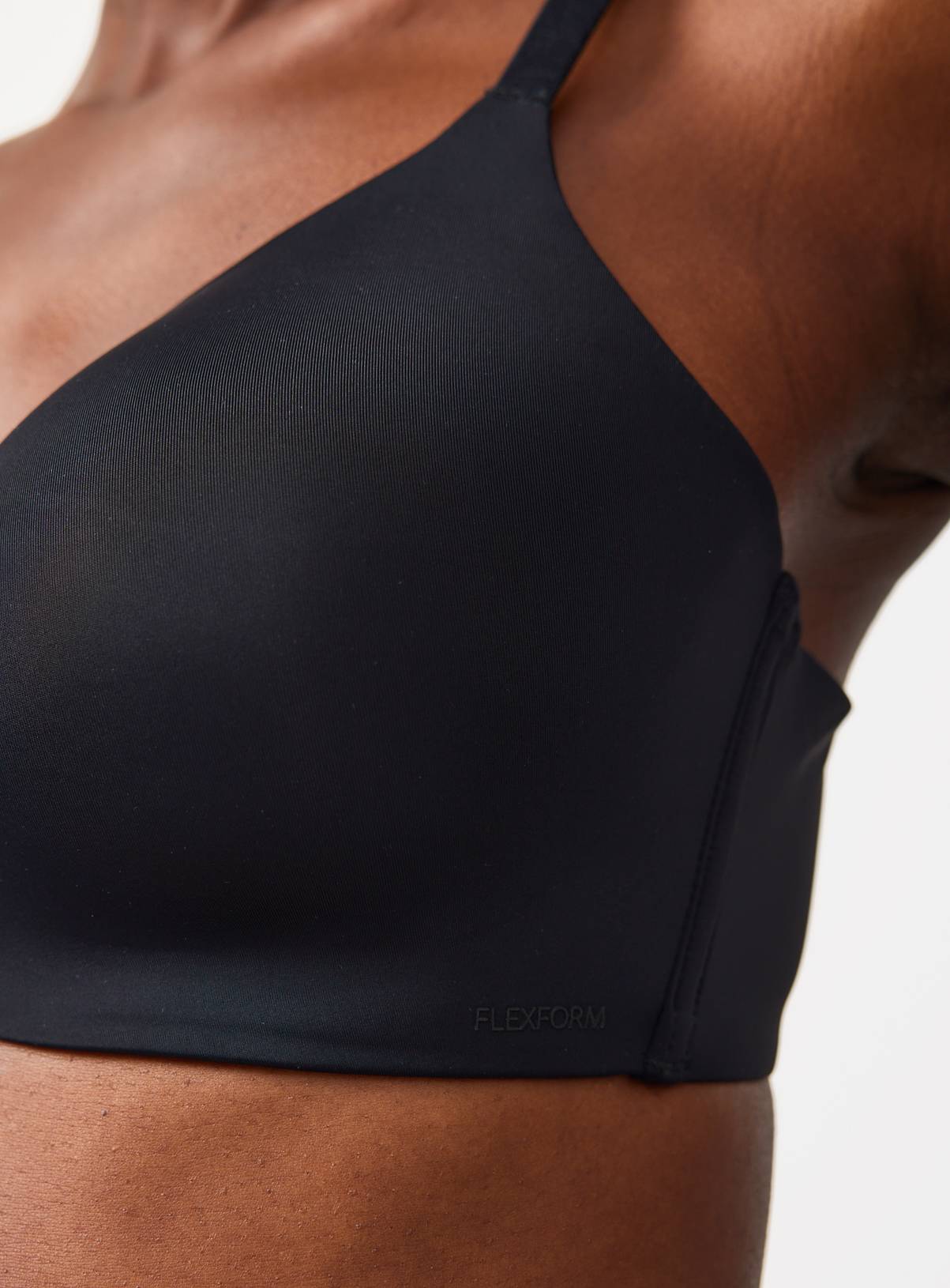 Flexform™ Black Padded Plunge Bra M - Image 5