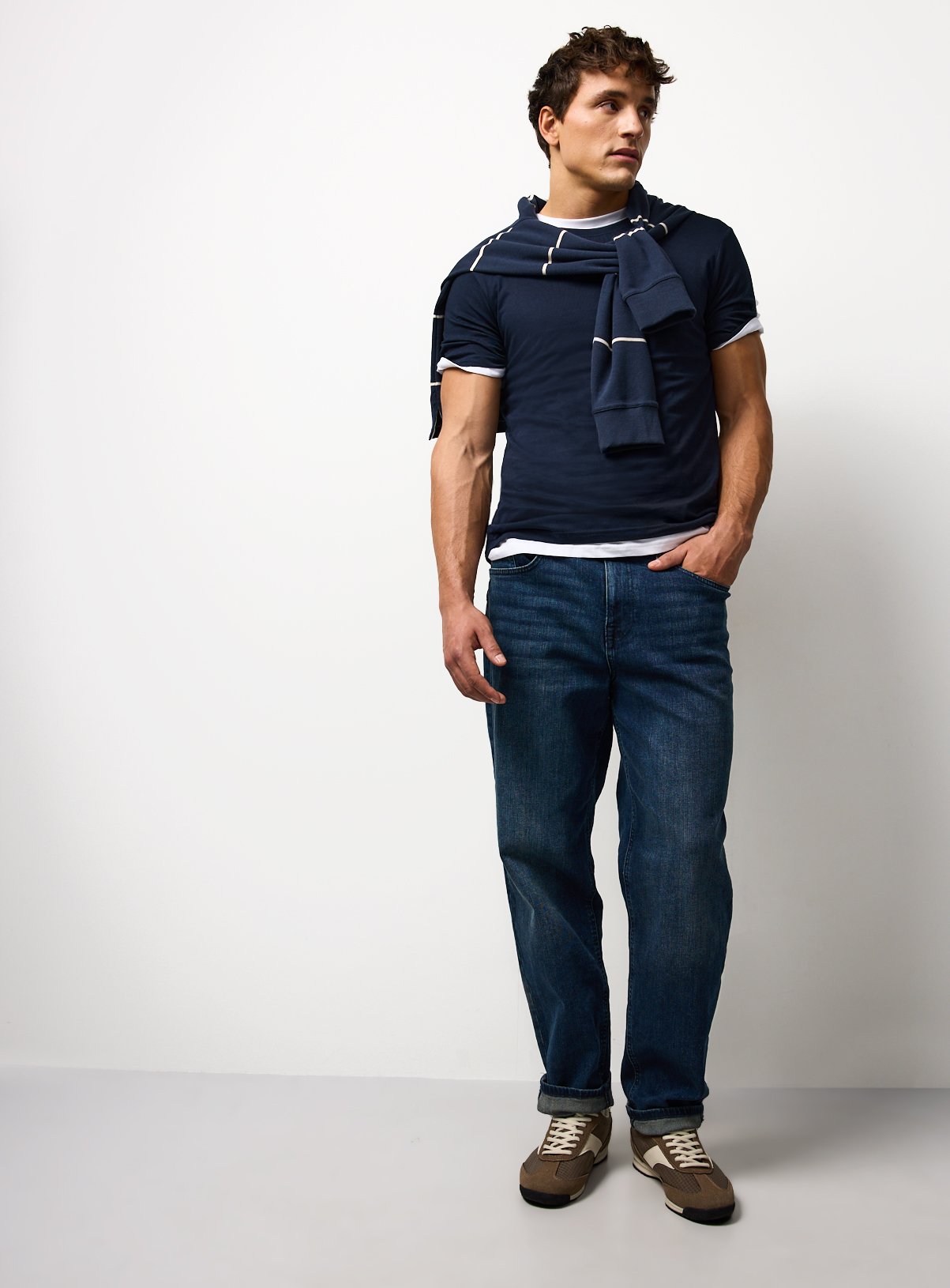 Navy Regular Crew Neck T-Shirts 5 Pack XL - Image 3 thumbnail