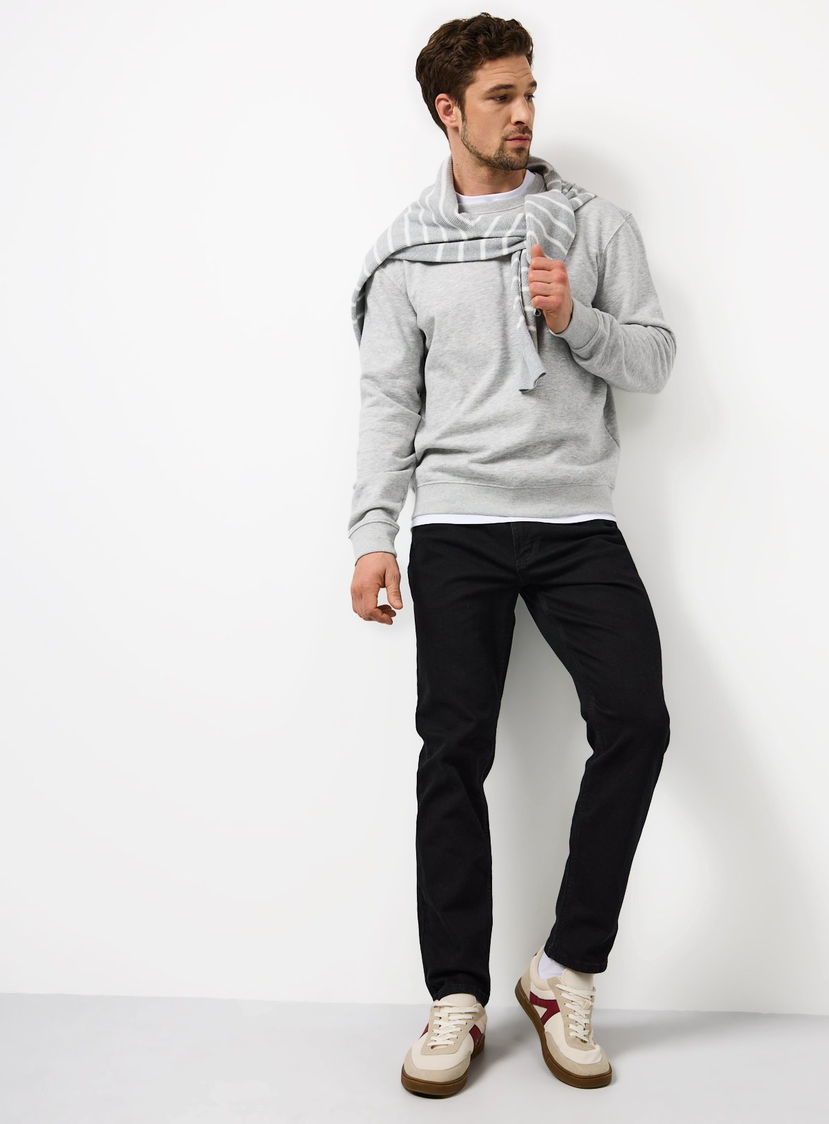 Black Slim Fit Jeans 38S - Image 2 thumbnail