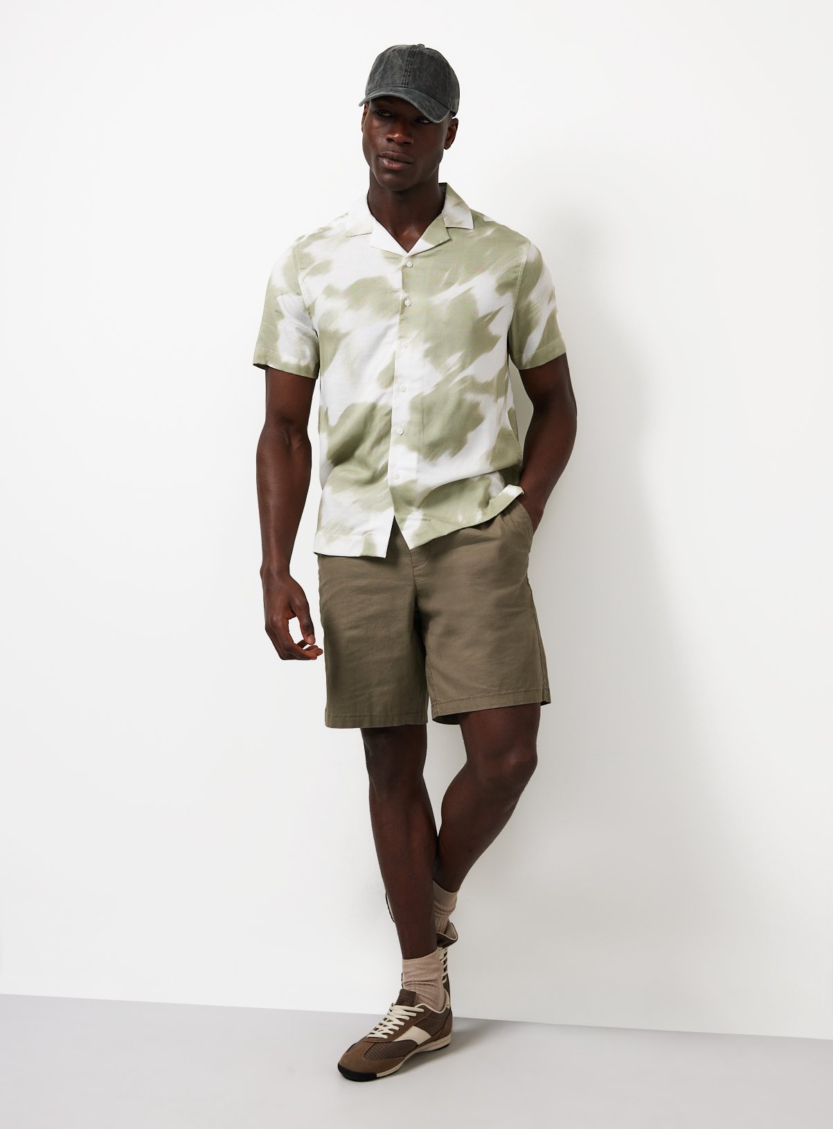 Brown Linen Blend Shorts 38 - Image 2 thumbnail
