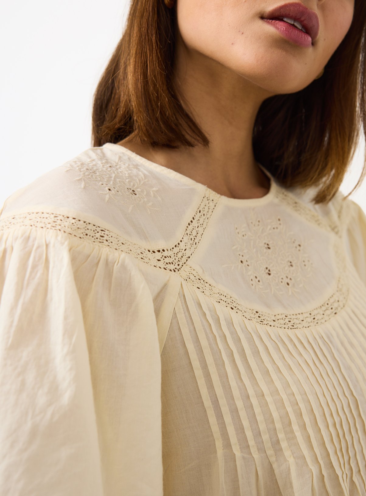 Cream Mesh Pintuck Short Sleeve Blouse 6 - Image 3 thumbnail
