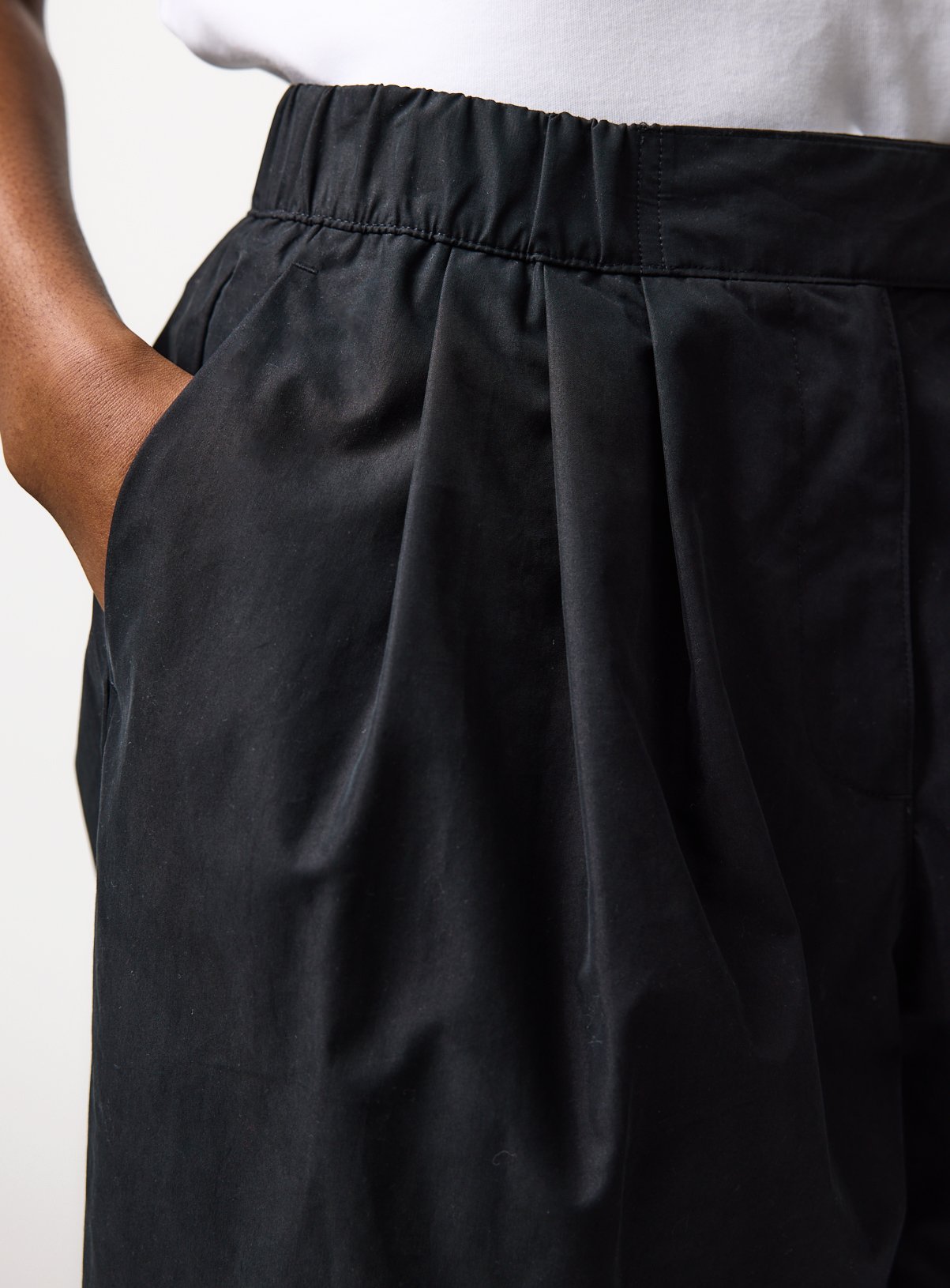 Black Pleated Wide Leg Trousers 14S - Image 3 thumbnail