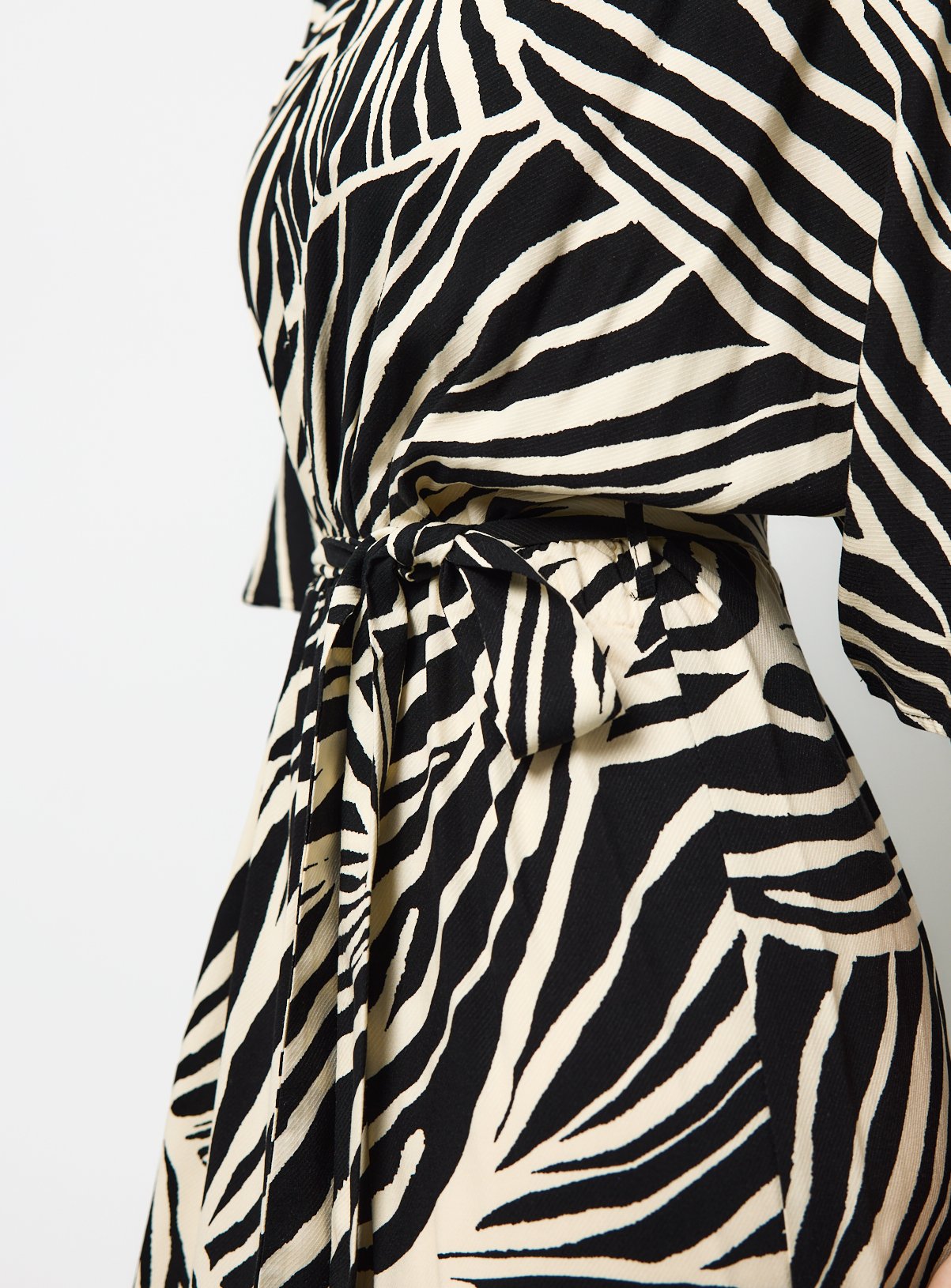 Mono Print Pleated Waisted Midaxi Dress 18 - Image 2 thumbnail