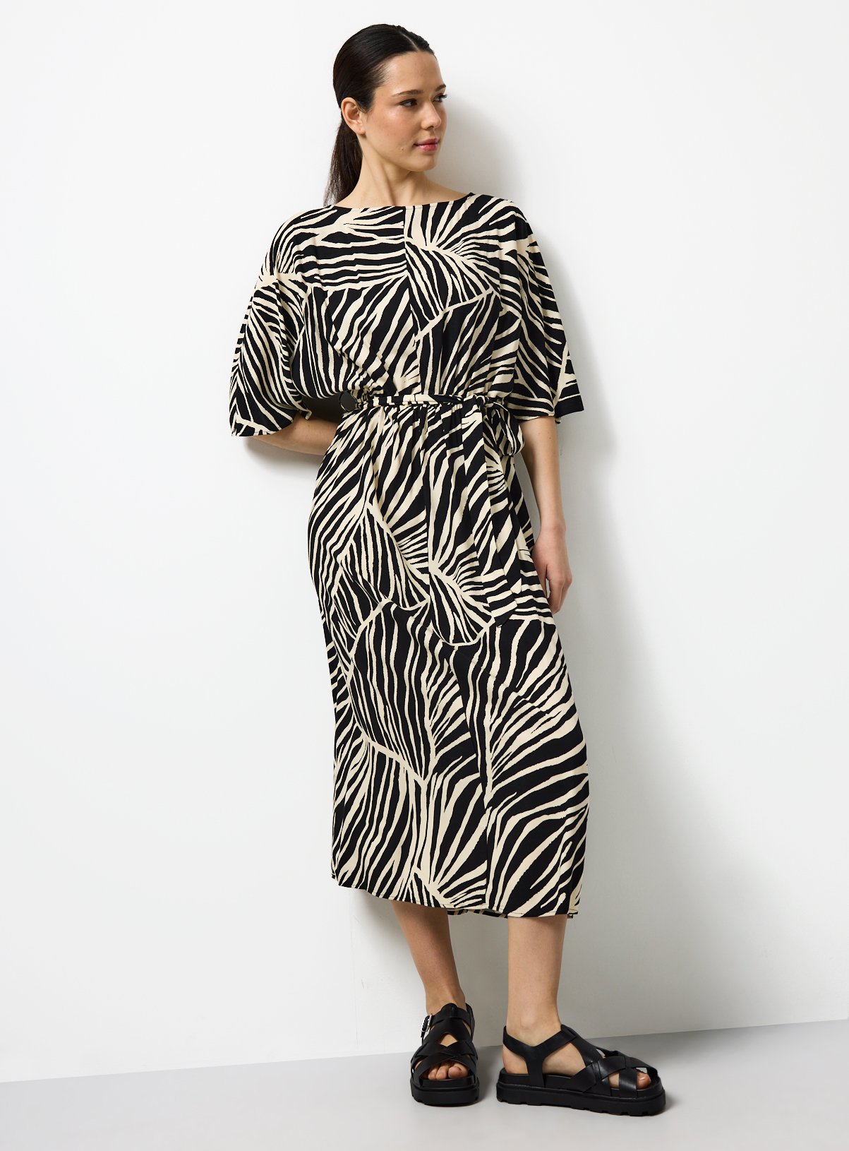 Mono Print Pleated Waisted Midaxi Dress 18 - Image 5 thumbnail