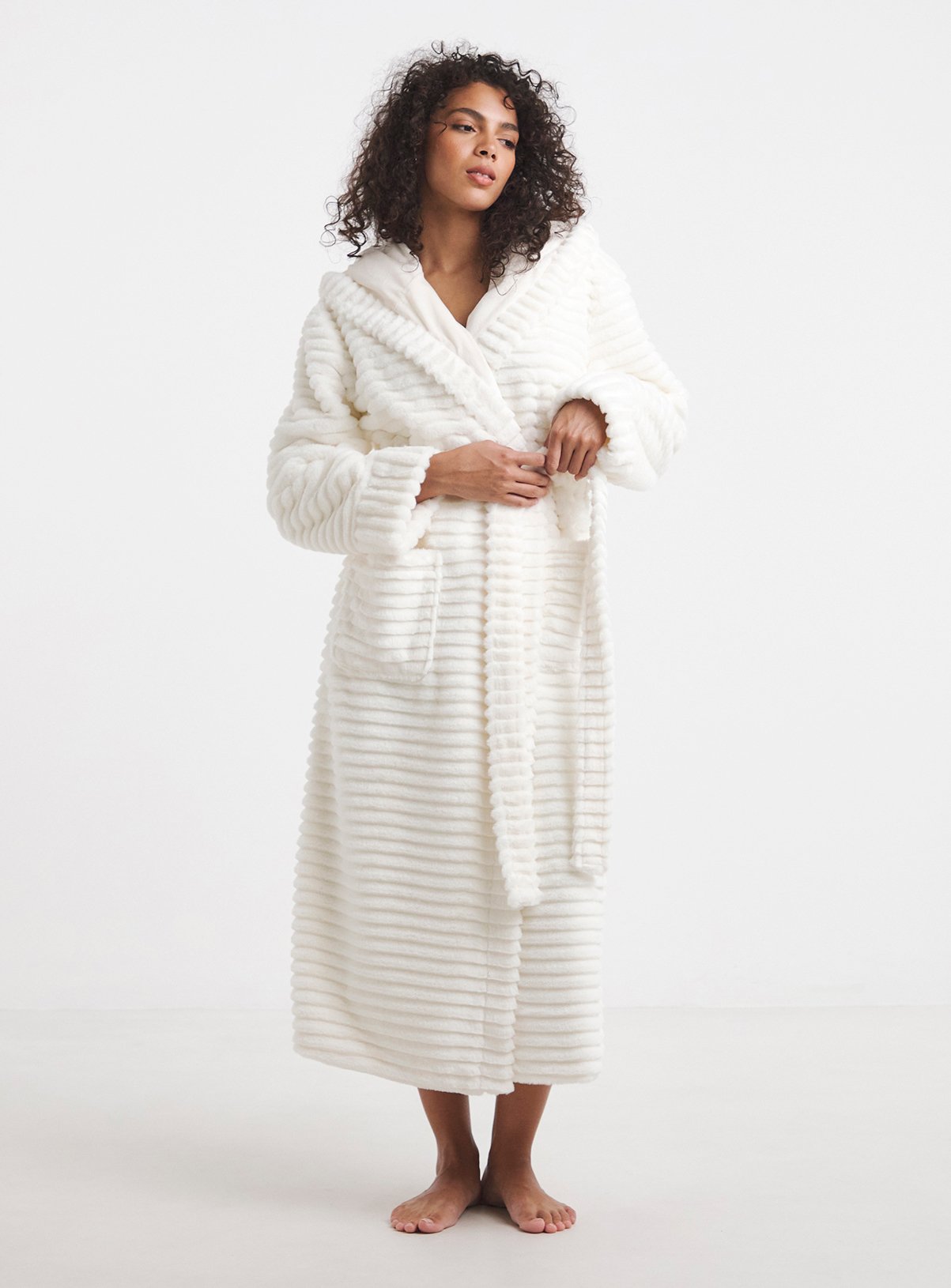Cream SIMPLY BE Pretty Secrets Luxury Gown