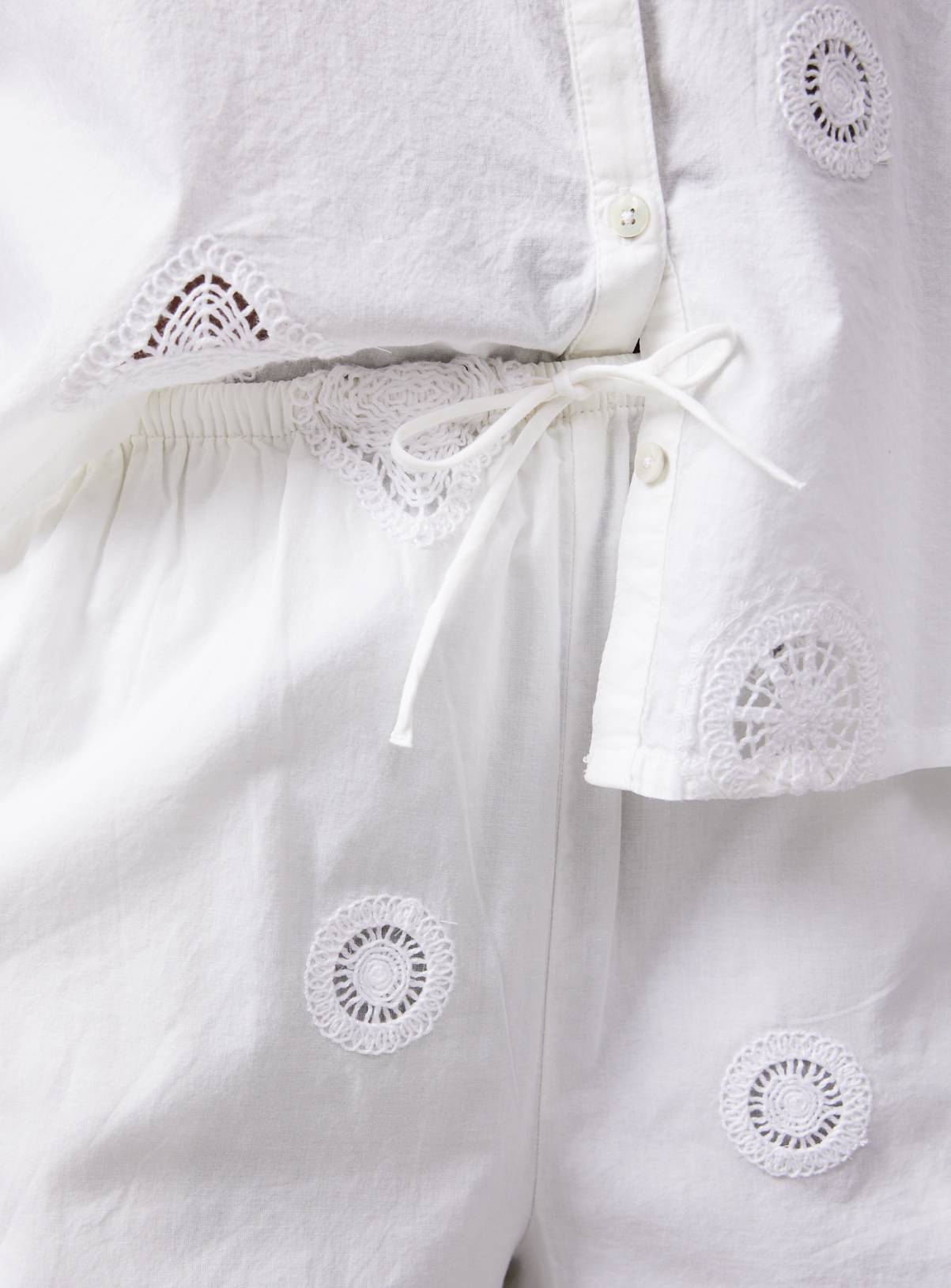 White Crochet Patch Detail Shorts 12 - Image 4