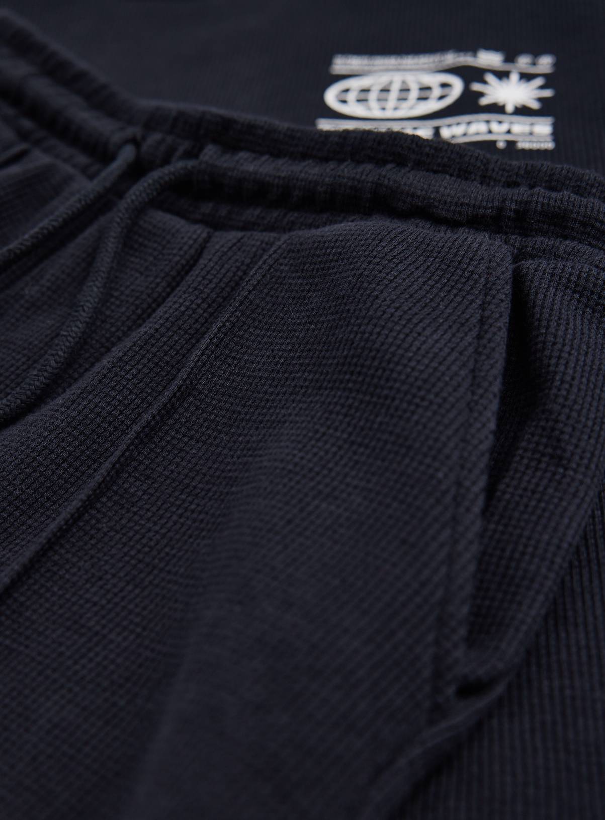 Black Front Graphic T-Shirt & Shorts Set 6 years - Image 2
