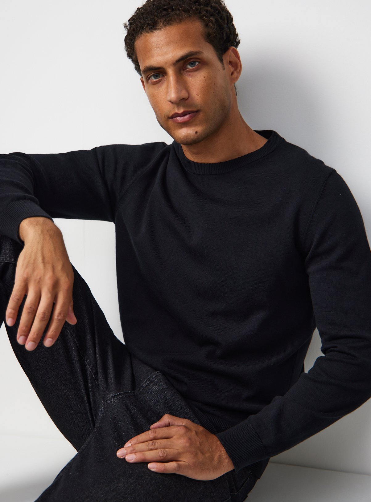 Black Crew Neck Jumper XXXL - Image 1 thumbnail