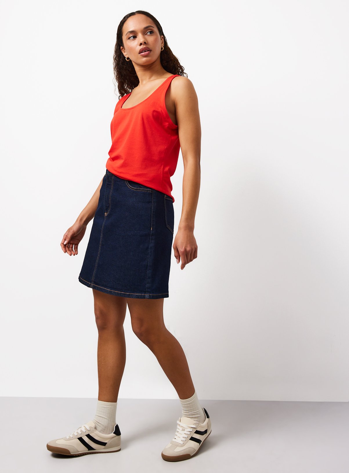 Red Square Neckline Vest 26 - Image 2 thumbnail