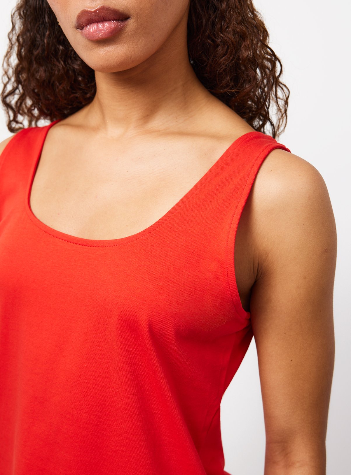 Red Square Neckline Vest 26 - Image 3 thumbnail