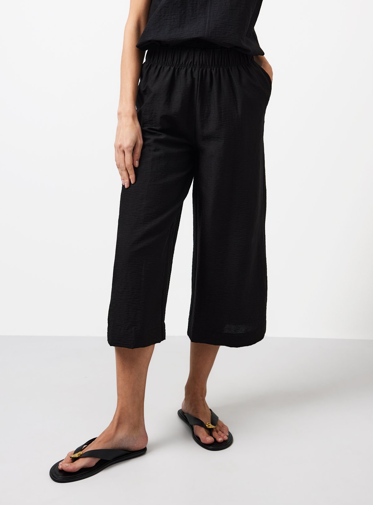 Black Cropped Palazzo Leg Culottes M - Image 1 thumbnail