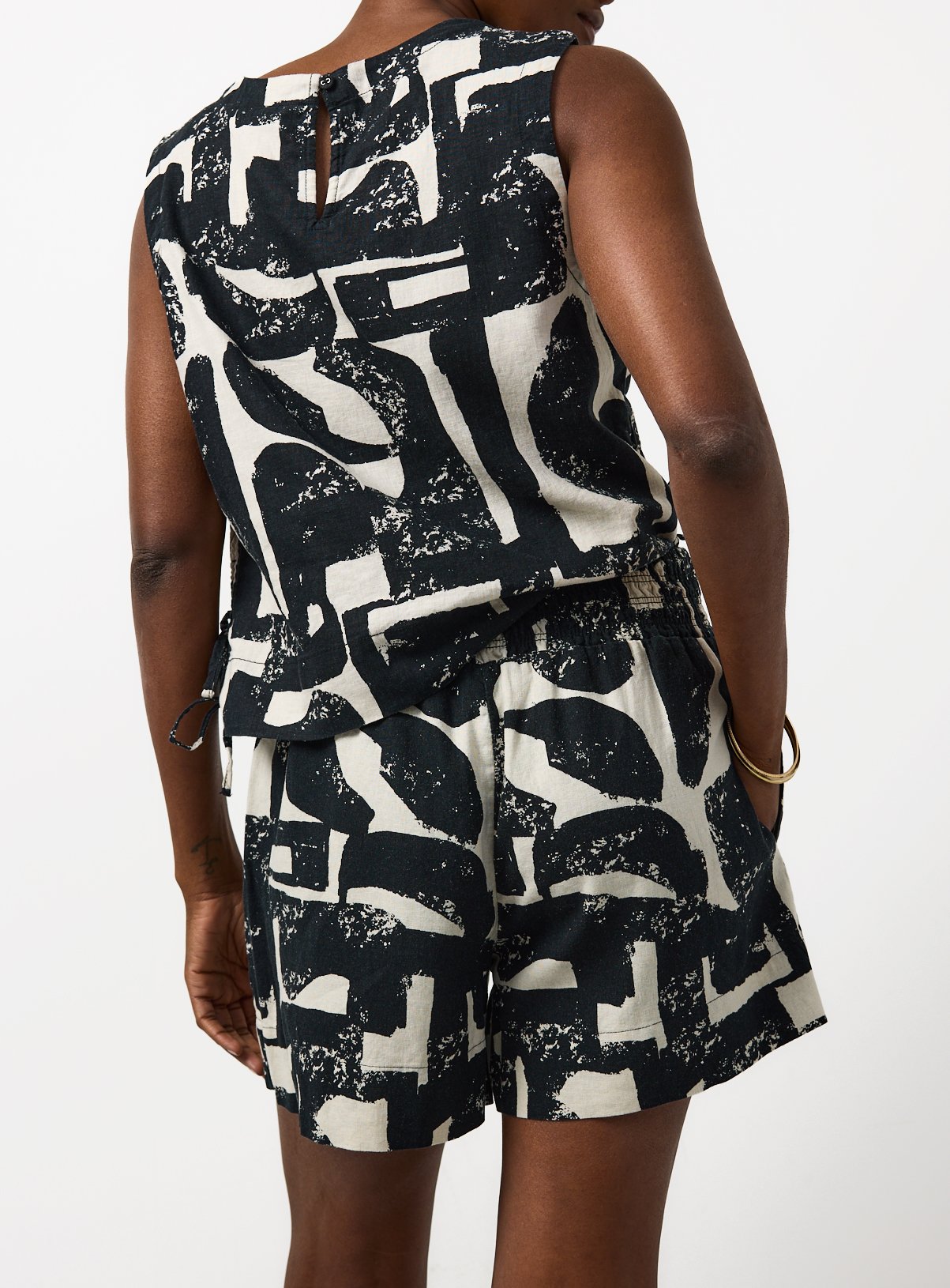 Mono Print Linen Rich Shorts 18 - Image 4 thumbnail