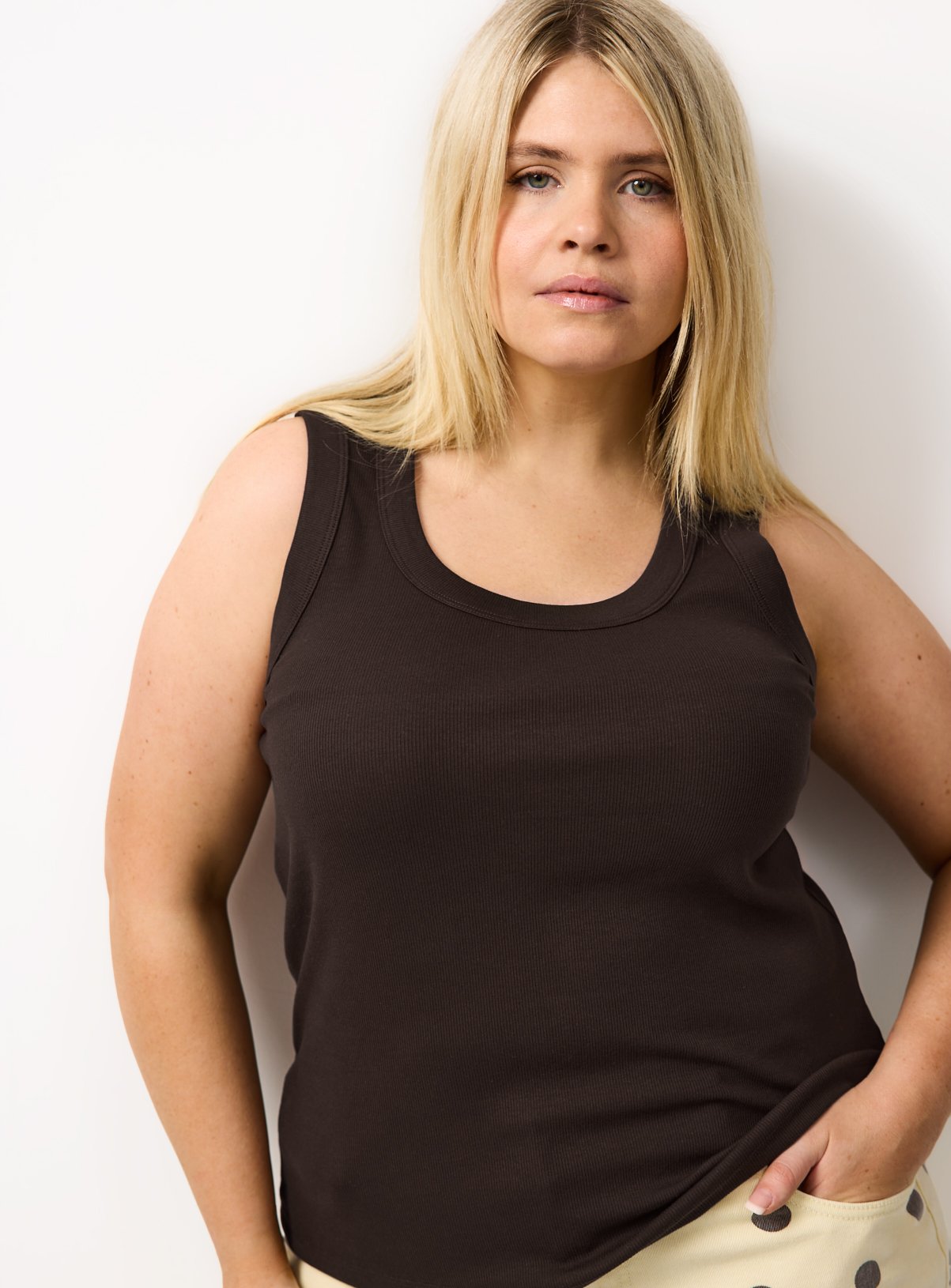 Brown Ribbed Classic Vests 2 Pack 14 - Image 2 thumbnail
