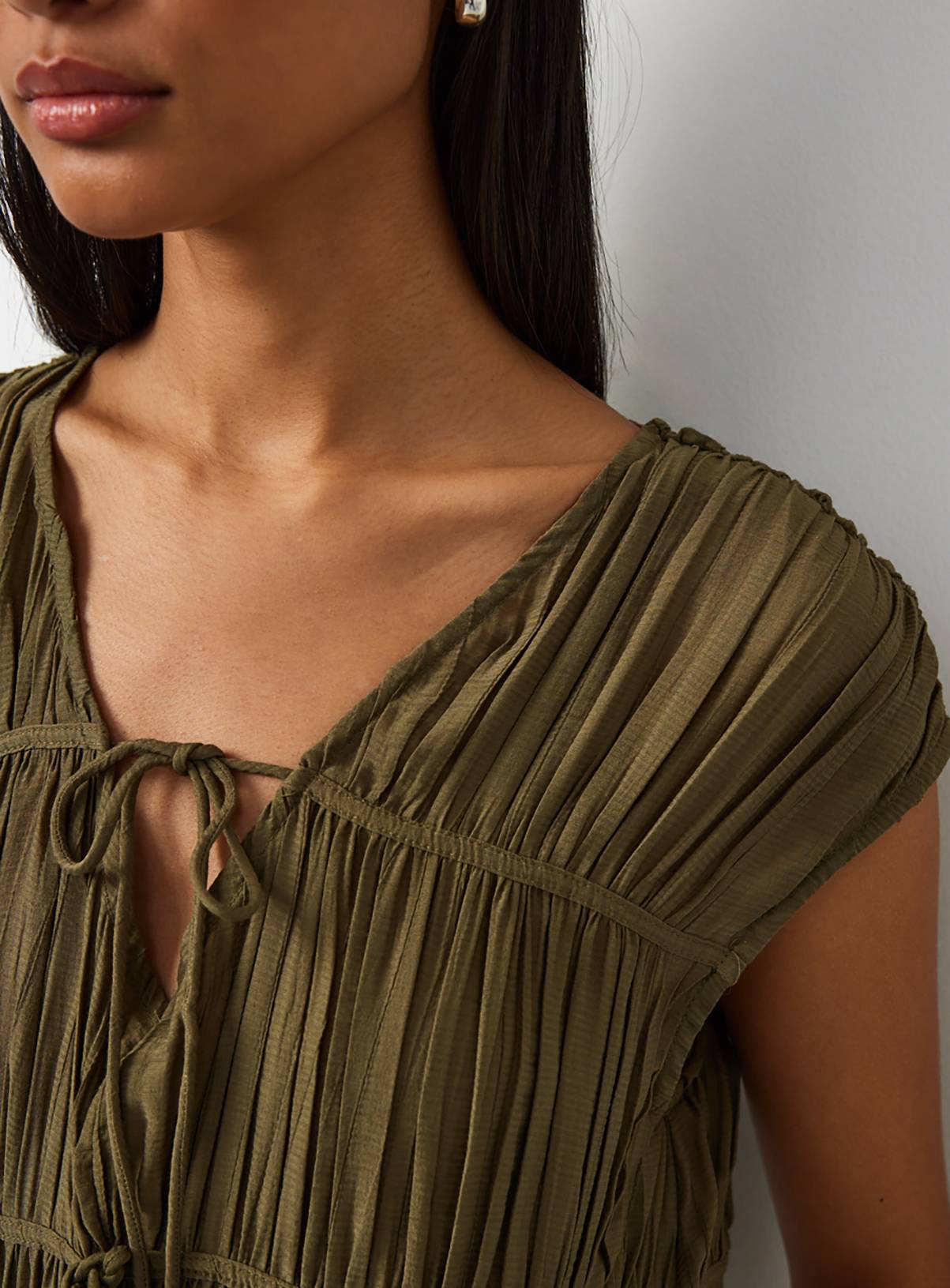 Khaki Crinkle Texture Tiered Tie Front Midaxi Dress 6 - Image 3