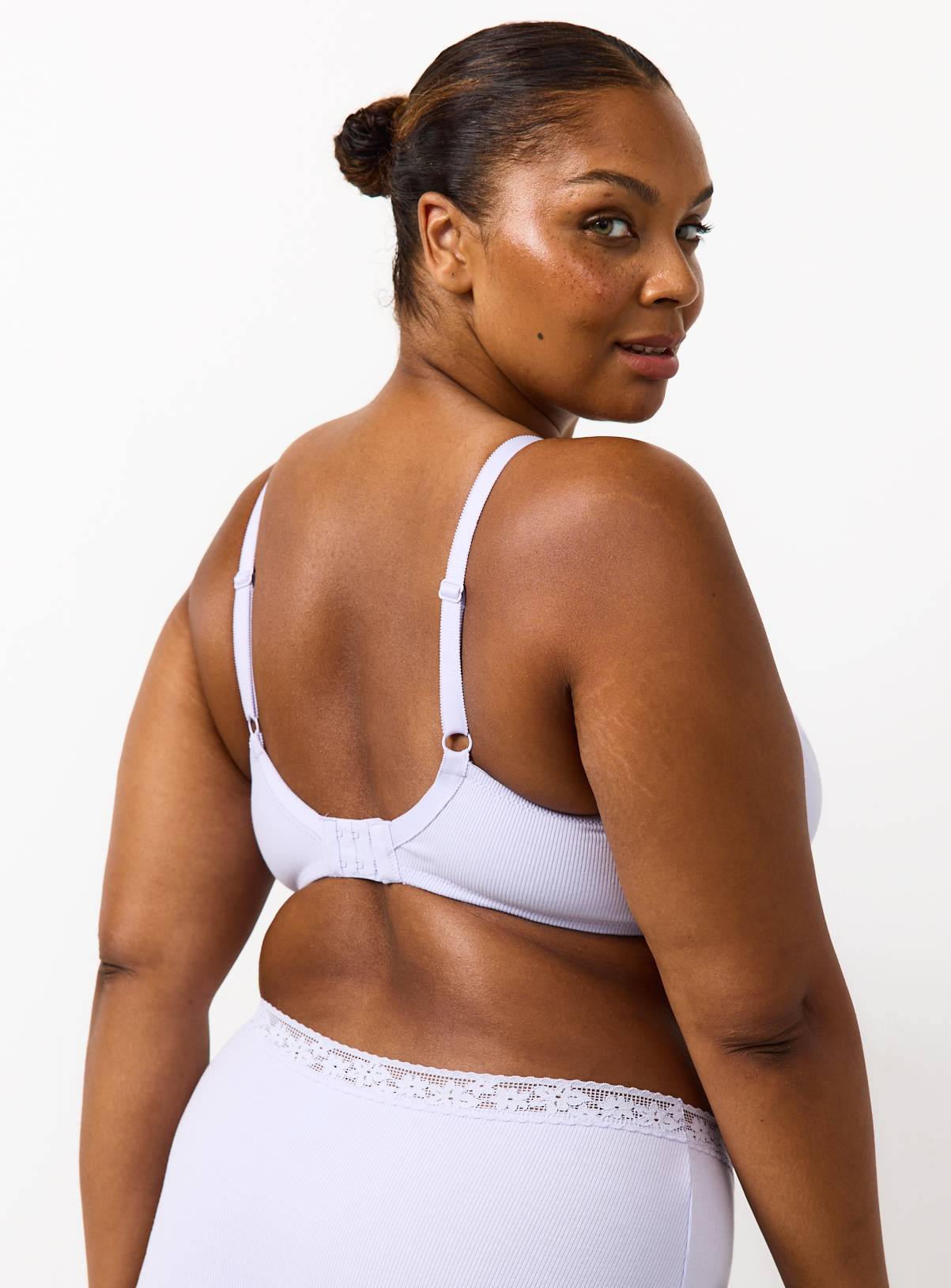DD+ Oatmeal & Lilac Plunge Bras 2 Pack 40G - Image 4