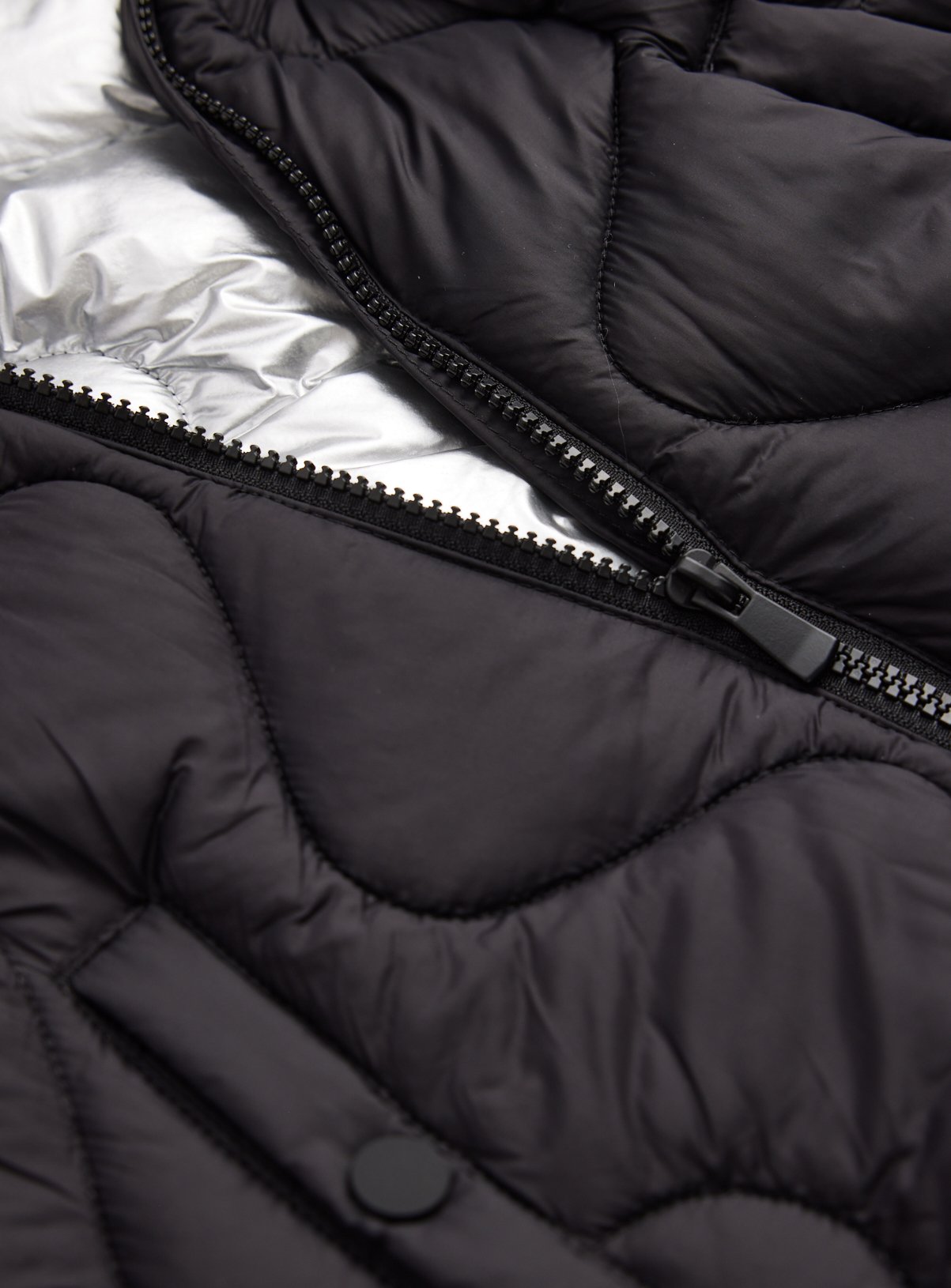 Black Wave Stitch Lightweight FELLEX® Quilted Jacket 7-8 years - Image 2 thumbnail