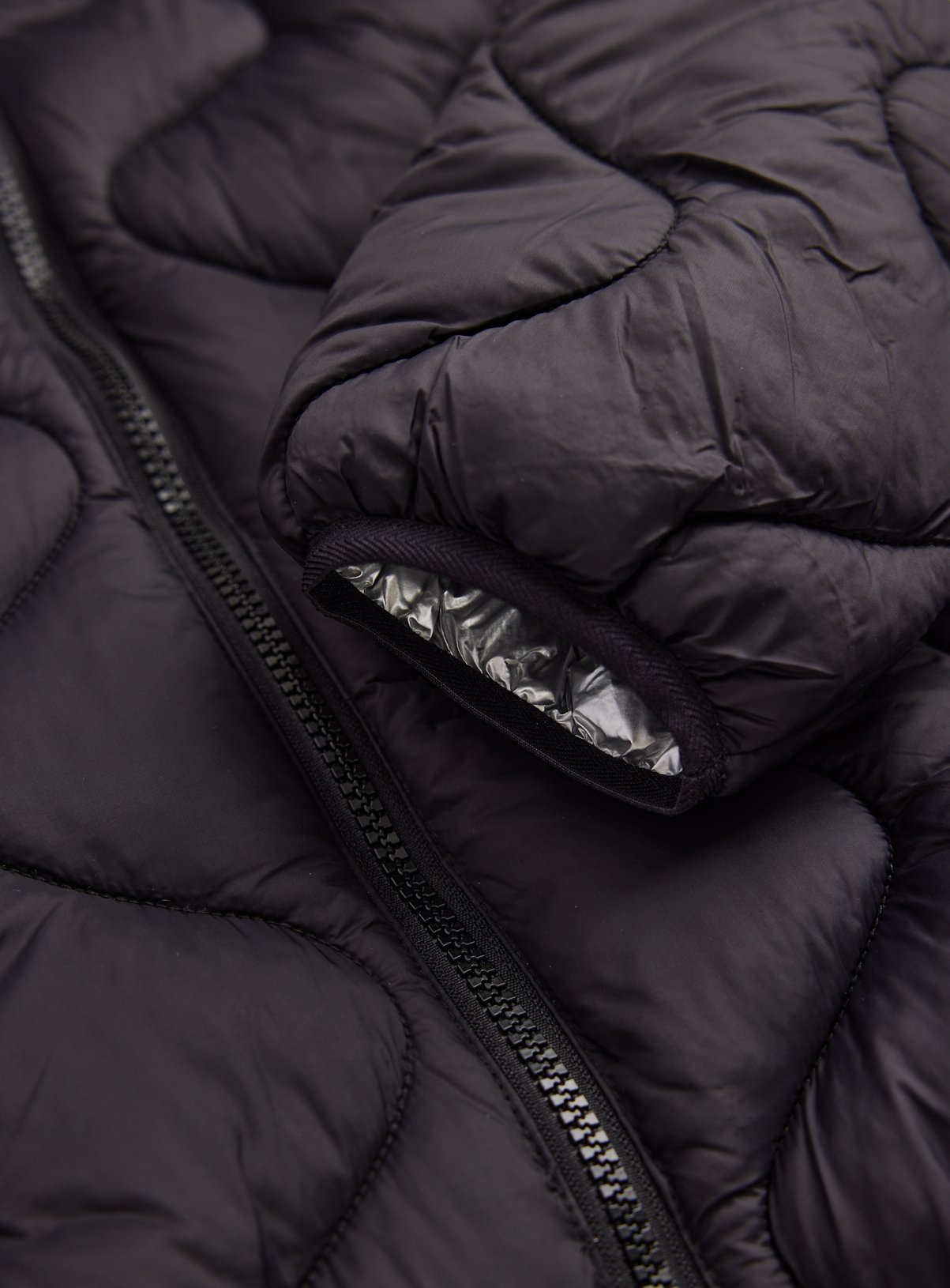 Black Wave Stitch Lightweight FELLEX® Quilted Jacket 7-8 years - Image 3 thumbnail
