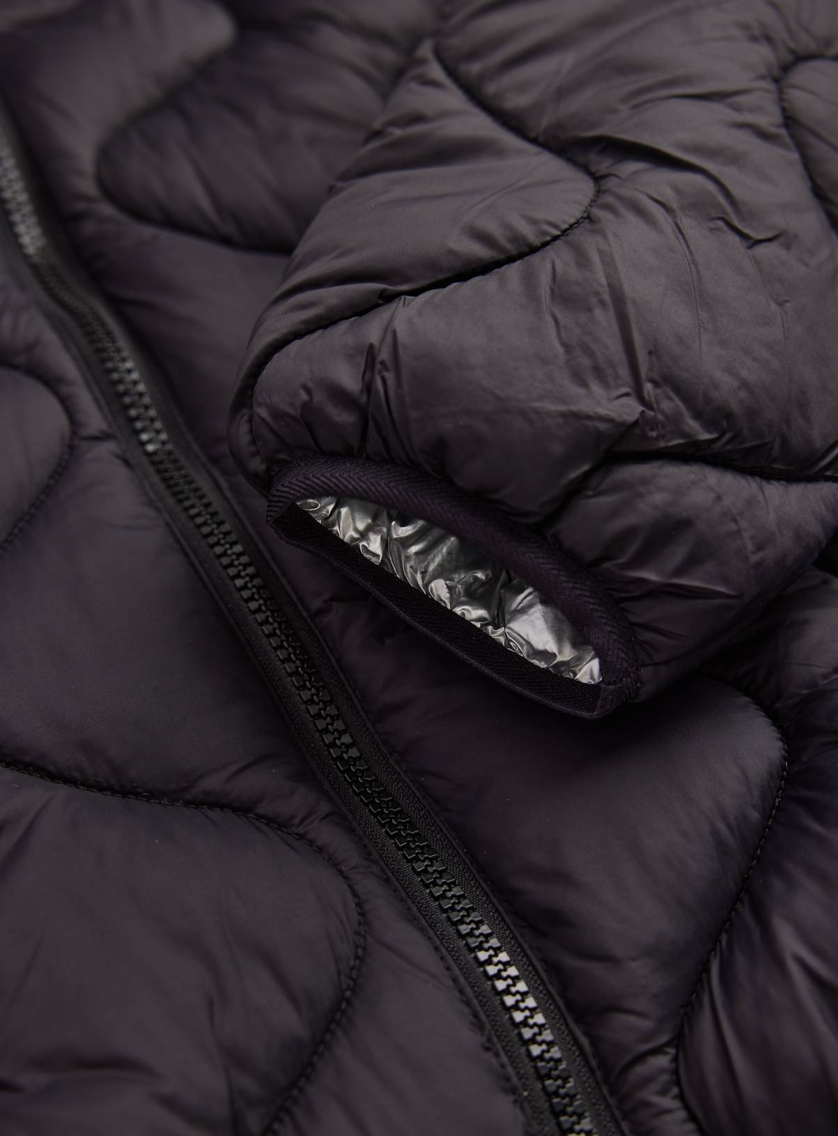 Black Wave Stitch Lightweight FELLEX® Quilted Jacket 7-8 years - Image 3