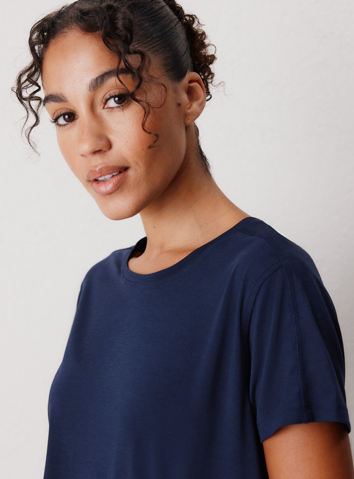 REAKTIV Navy Performance Tee L - Image 4 thumbnail