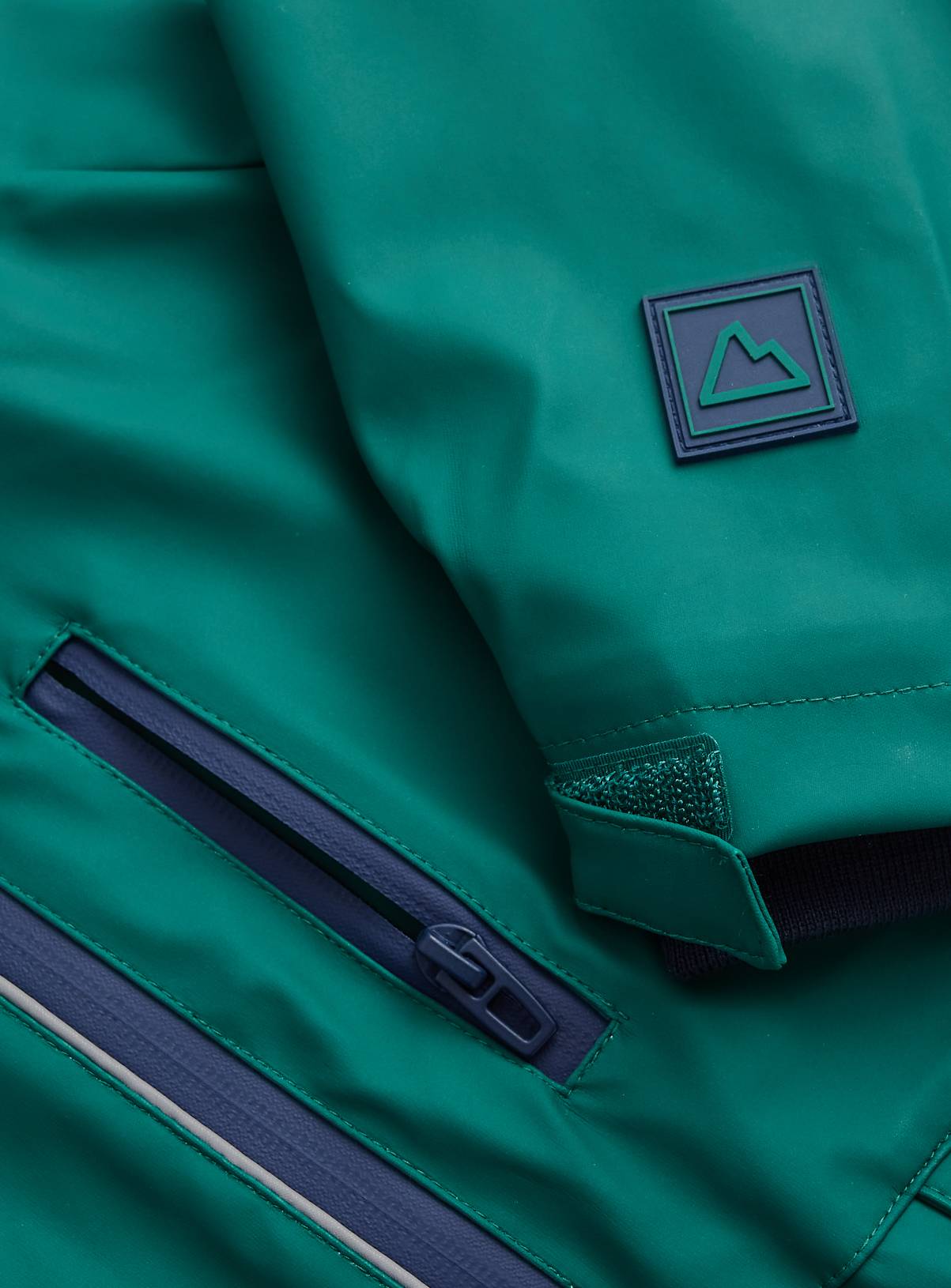 Green Rubber Hooded Mac 4-5 years - Image 2