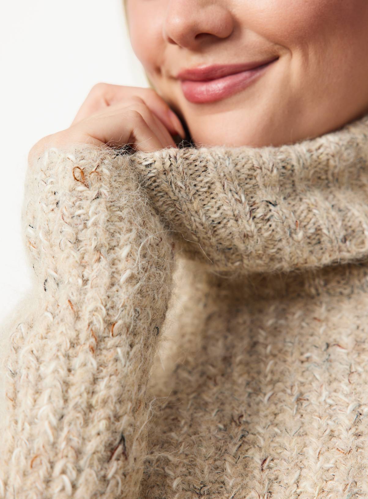 Oatmeal Roll Neck Heritage Knitted Jumper L - Image 3