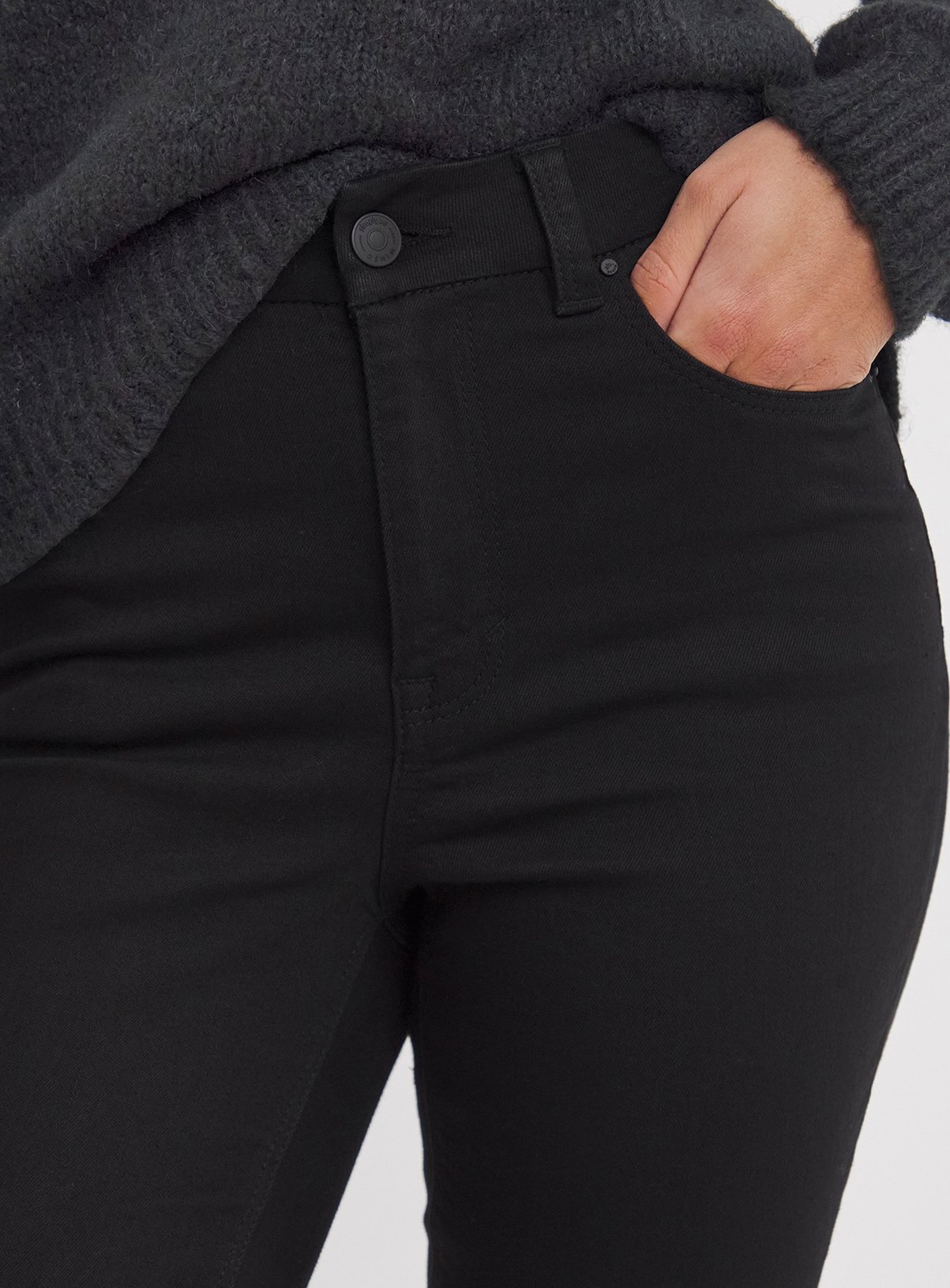SIMPLY BE Highwaisted Super Stretch Skinny Jean Black 32R - Image 4 thumbnail