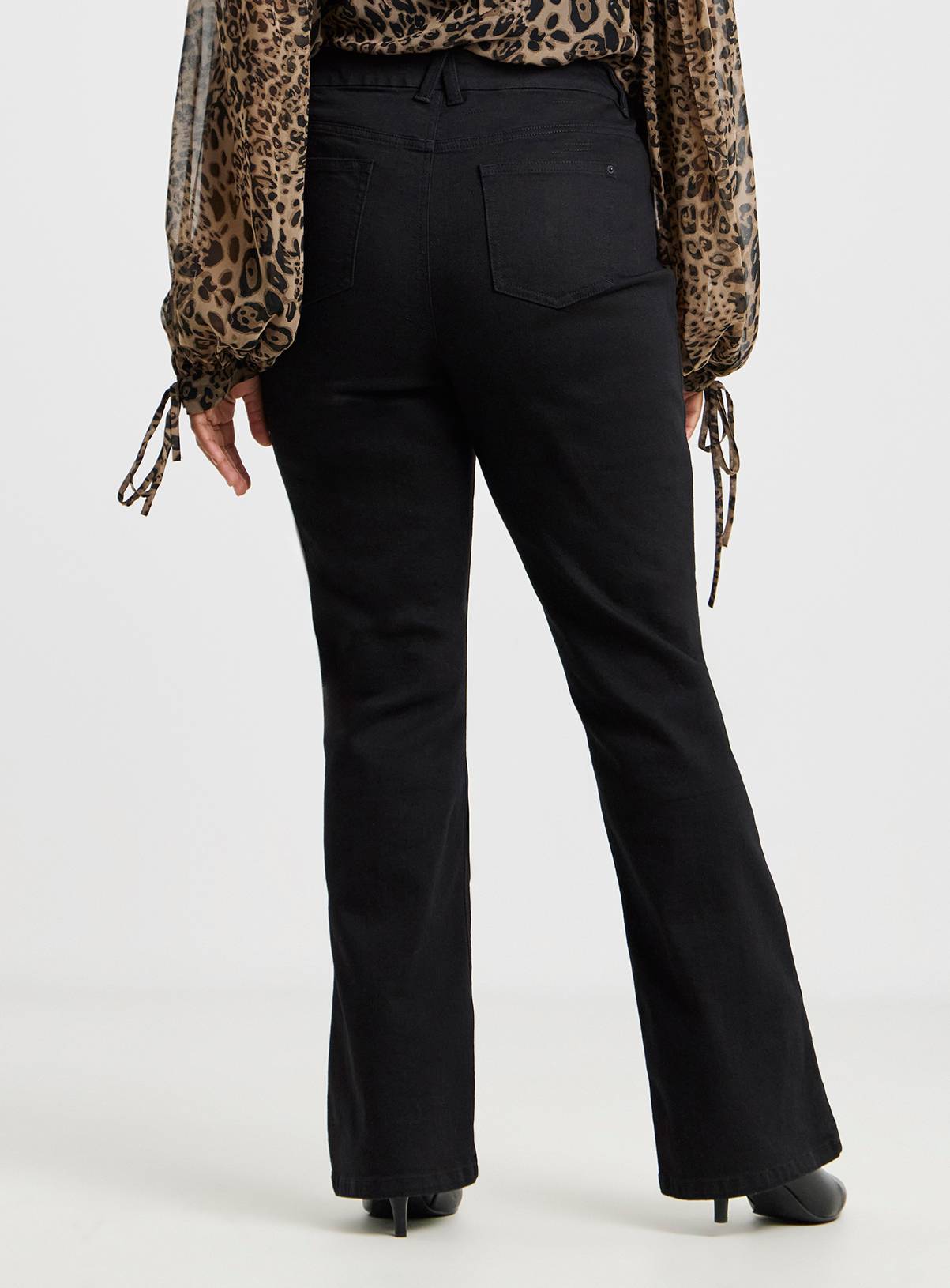 SIMPLY BE Highwaisted Super Stretch Flared Jean Black 28R - Image 2
