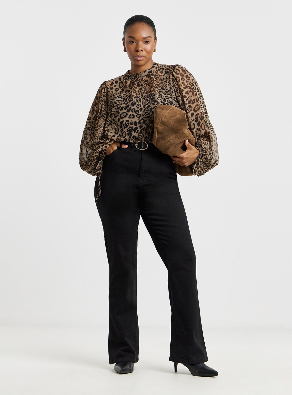 SIMPLY BE Highwaisted Super Stretch Flared Jean Black 28R - Image 3 thumbnail