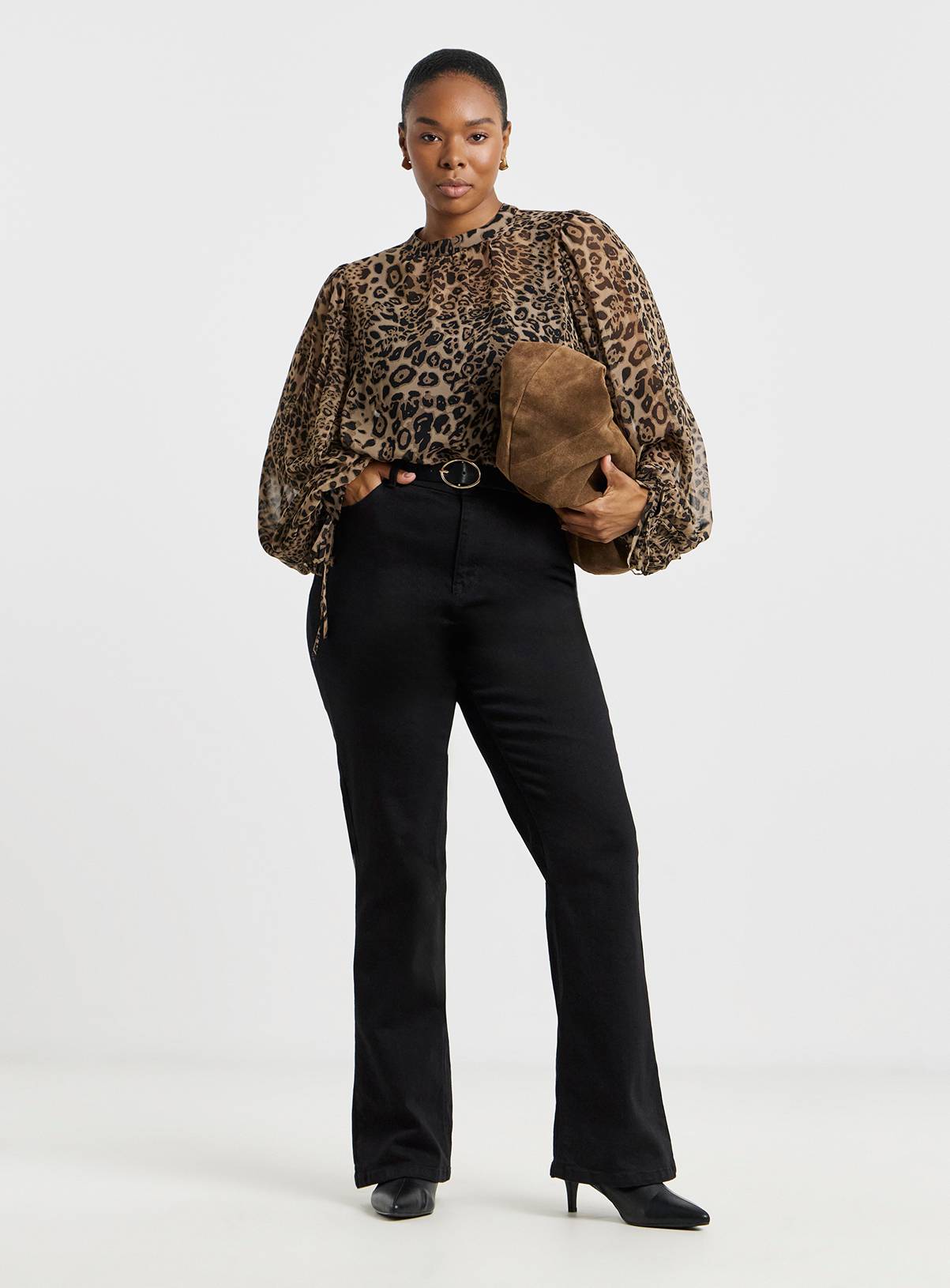 SIMPLY BE Highwaisted Super Stretch Flared Jean Black 28R - Image 3
