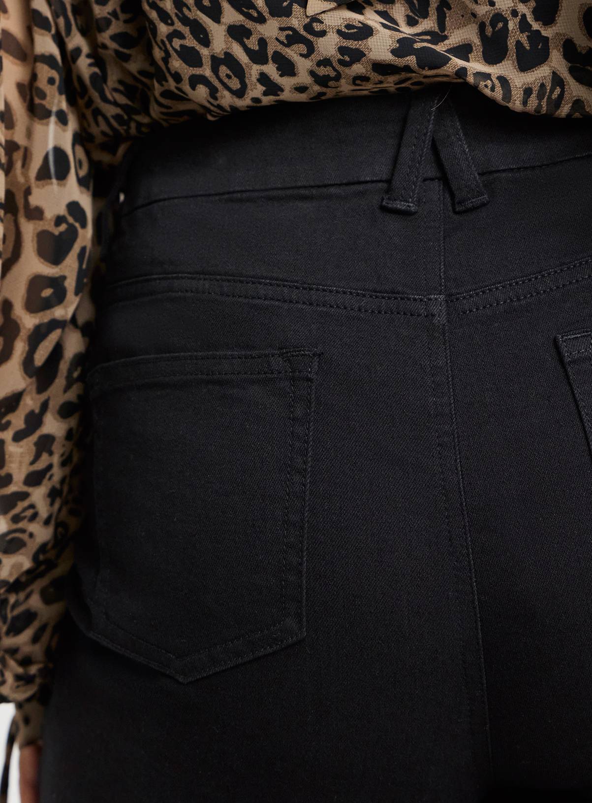 SIMPLY BE Highwaisted Super Stretch Flared Jean Black 28R - Image 4