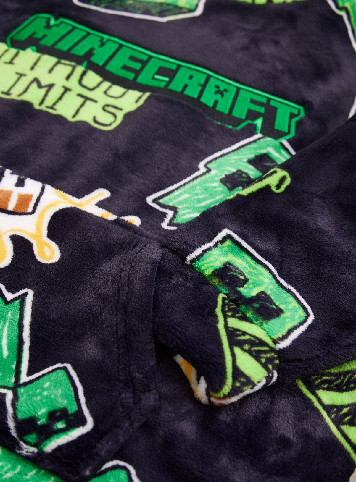 Minecraft Hooded Blanket 5-6 years - Image 4 thumbnail