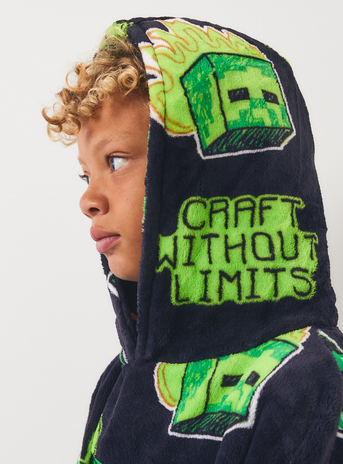 Minecraft Hooded Blanket 5-6 years - Image 5 thumbnail