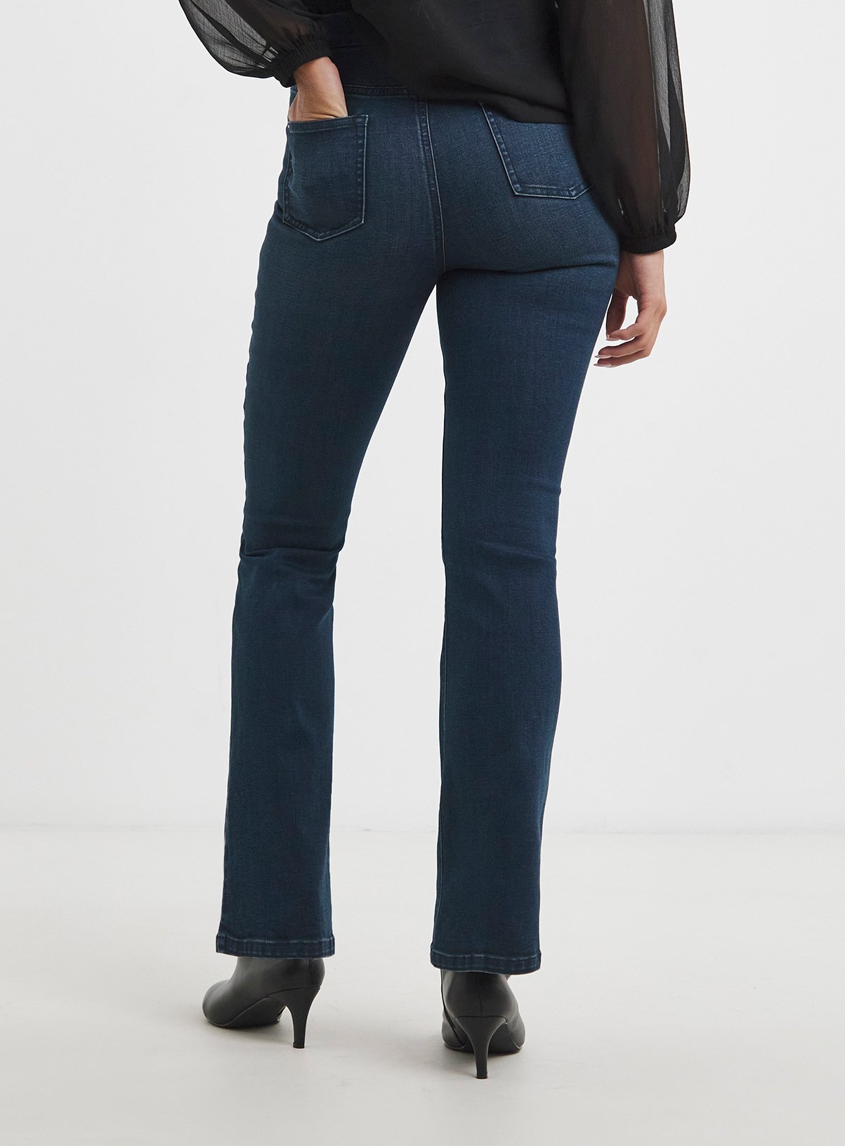 SIMPLY BE Highwaisted Super Stretch Flared Jean Blue 30S - Image 2 thumbnail