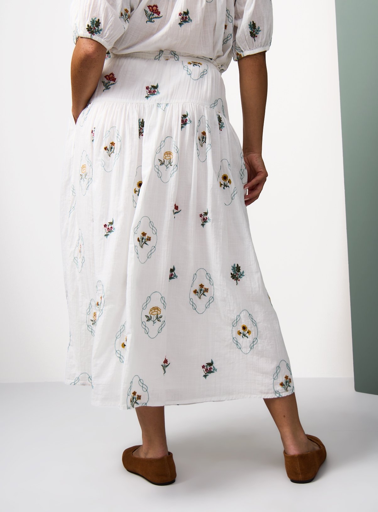 Tu x Morris & Co. White Kelmscott Trellis Embroidered Print Midaxi Skirt 8 - Image 4 thumbnail