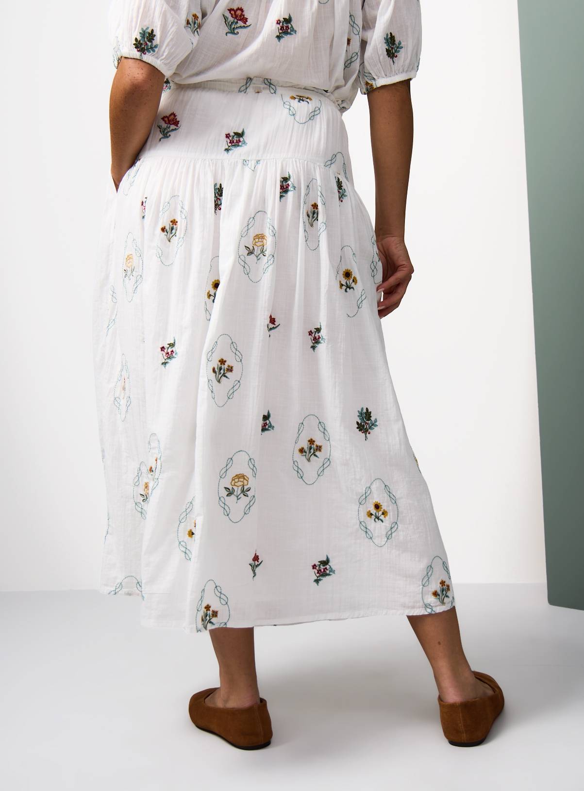 Tu x Morris & Co. White Kelmscott Trellis Embroidered Print Midaxi Skirt 8 - Image 4