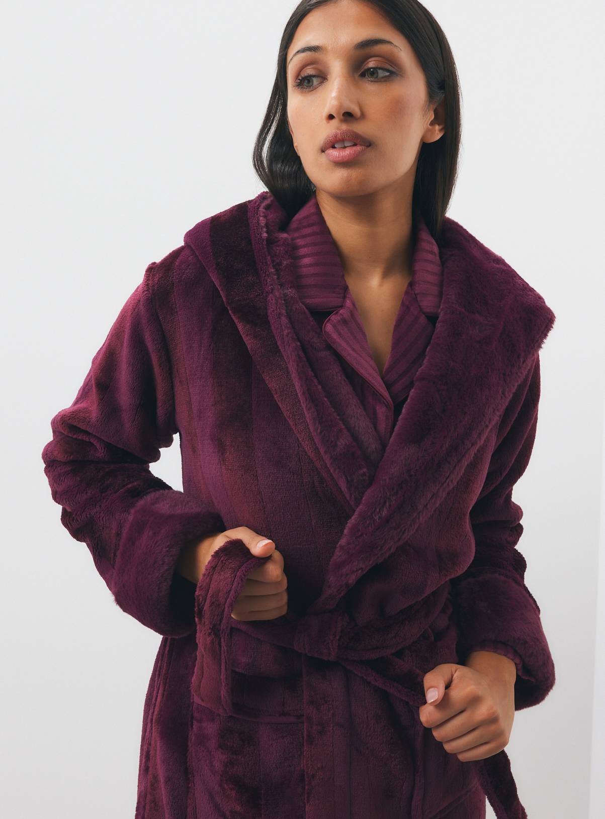 Plum Plush Dressing Gown L - Image 1
