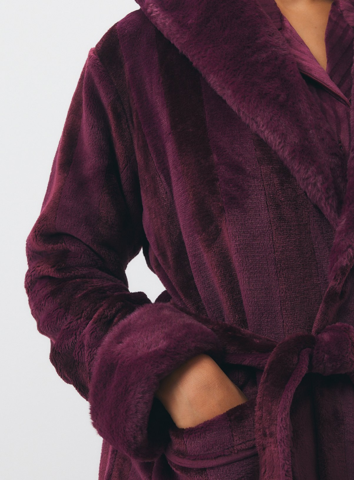 Plum Plush Dressing Gown L - Image 3 thumbnail