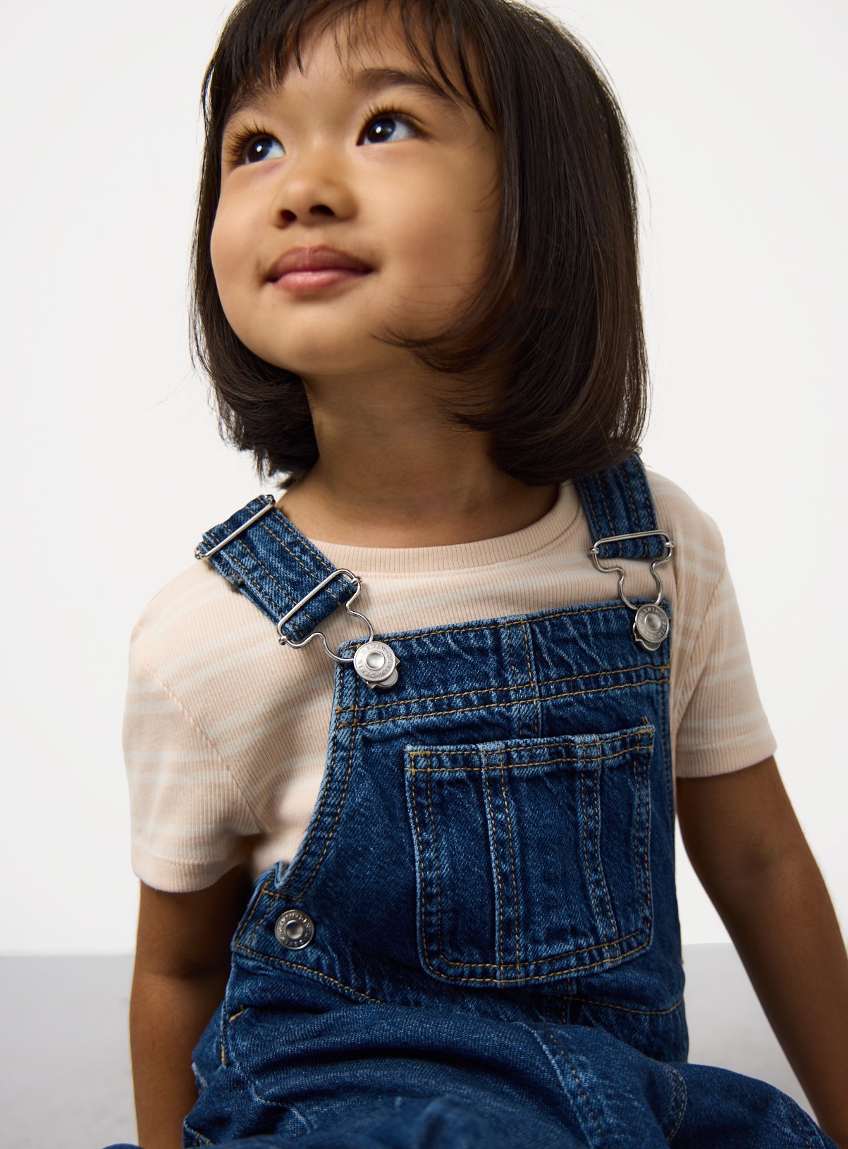 Dark Wash Denim Barrel Leg Dungarees 5-6 years - Image 2 thumbnail