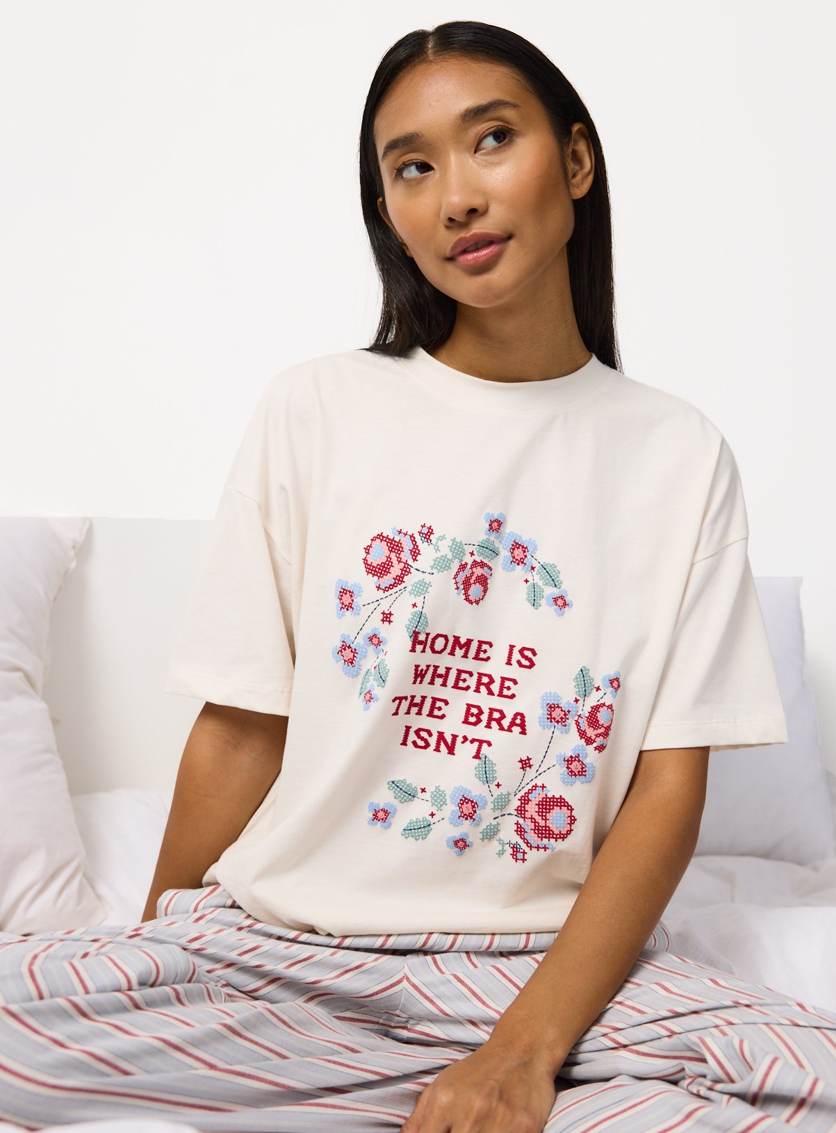 Home Is Where The Bra Isn't T-Shirt Pyjamas Set XL - Image 2 thumbnail