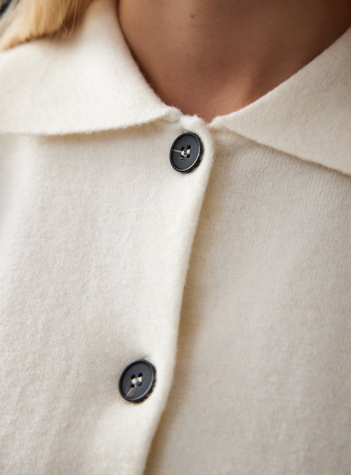 Cream Cosy Yarn Boxy Fit Collared Cardigan 8 - Image 3 thumbnail