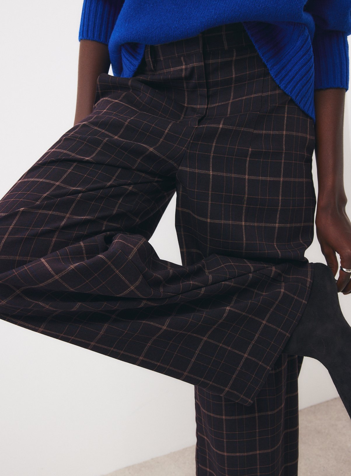 Brown Check Barrel Trousers 14S - Image 3 thumbnail