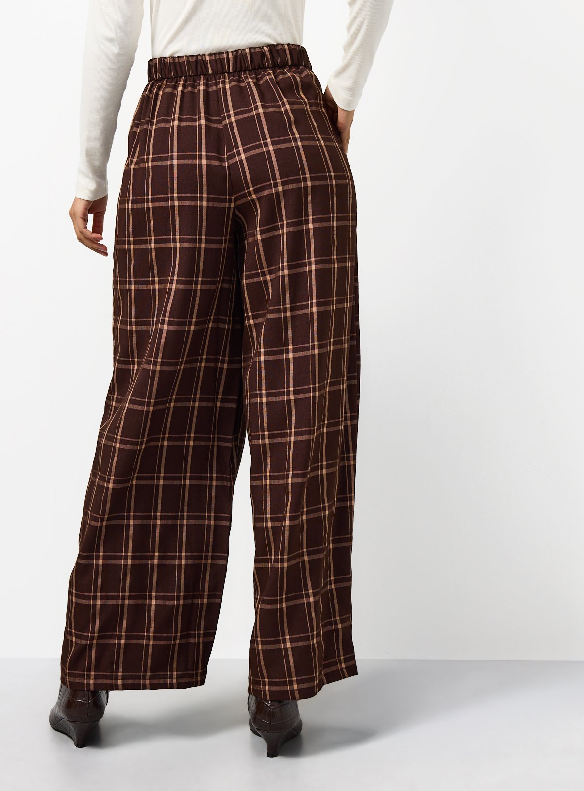 Brown Checked Wide Leg Trousers 16S - Image 4 thumbnail