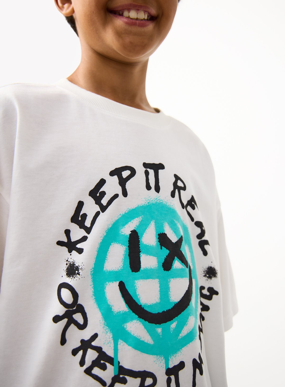 White Smiley Graphic T-Shirt 11 years - Image 2 thumbnail