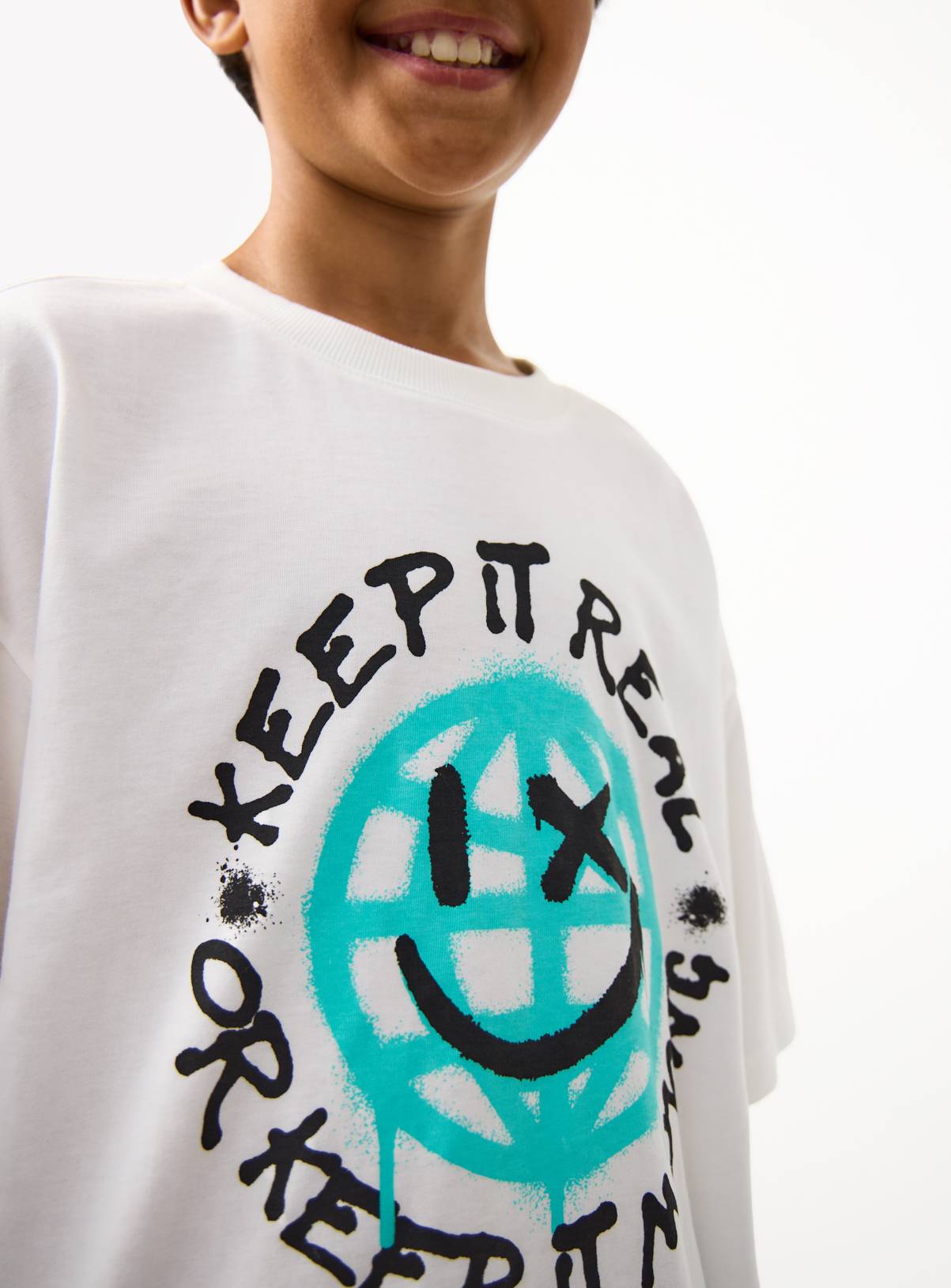 White Smiley Graphic T-Shirt 11 years - Image 2