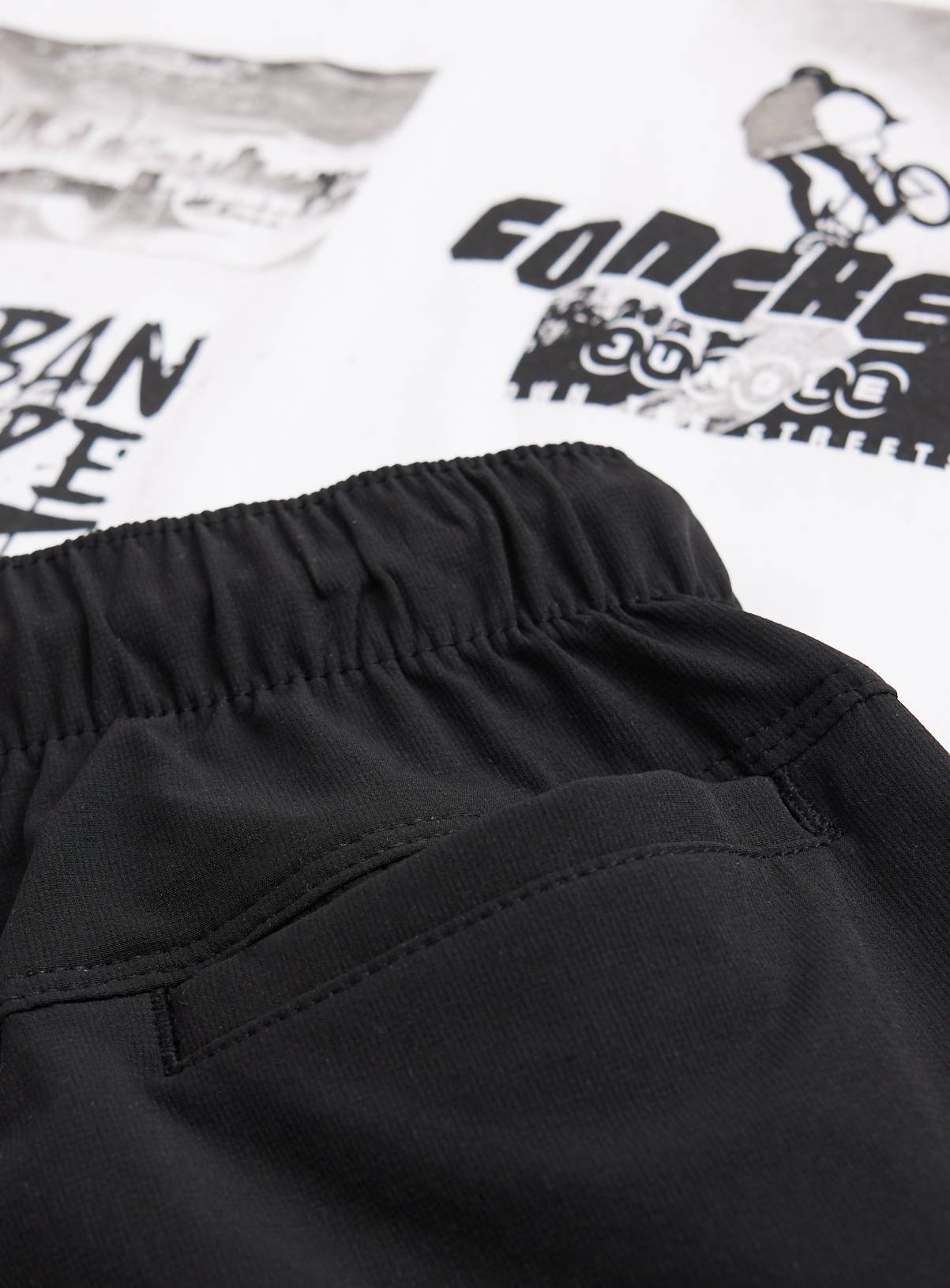 Black & White Skate Park Shorts & T-Shirt 2-Piece Set 10 years - Image 2