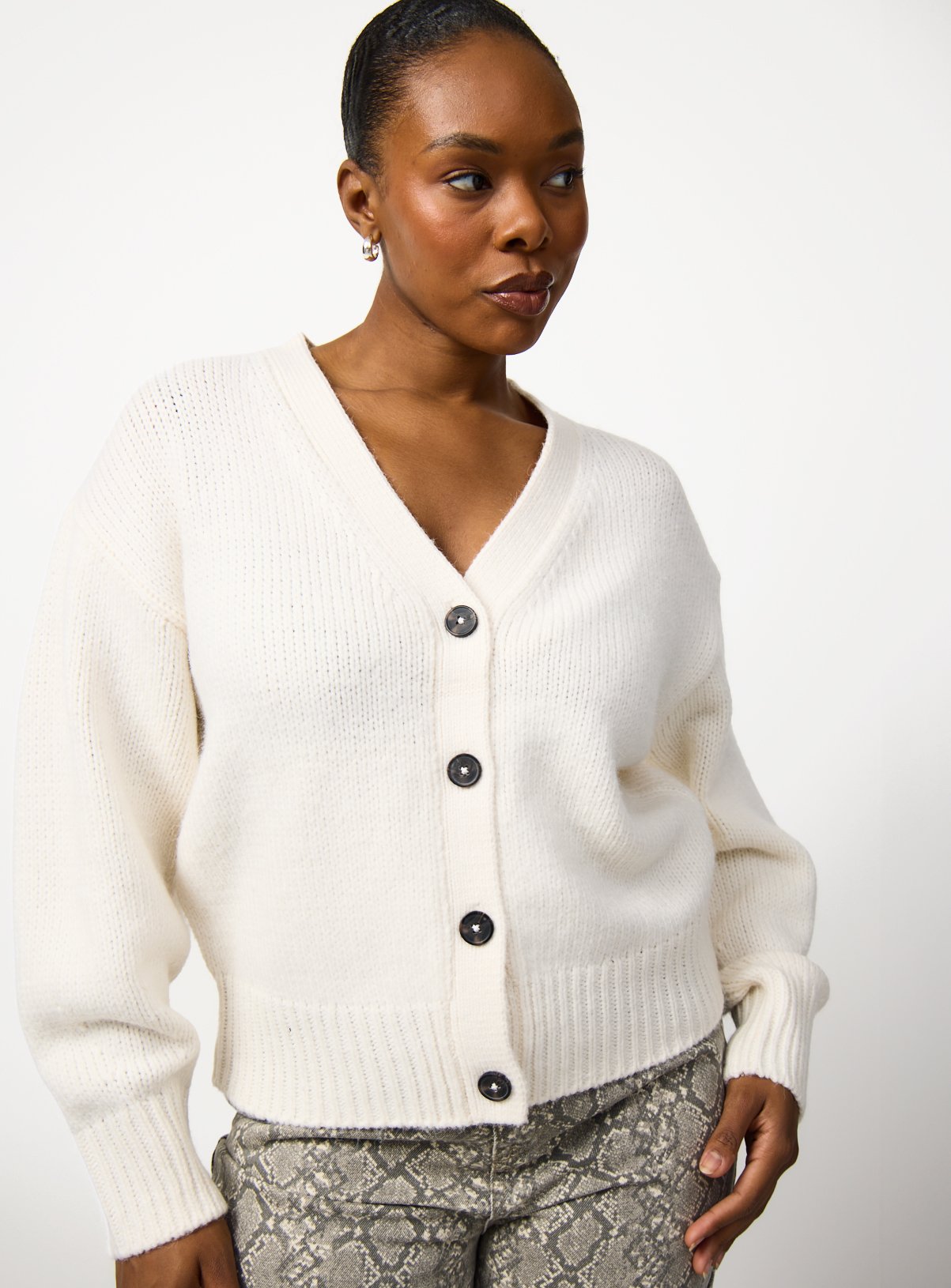 Cream Oversized Boxy Fit V Neck Cardigan M - Image 1 thumbnail
