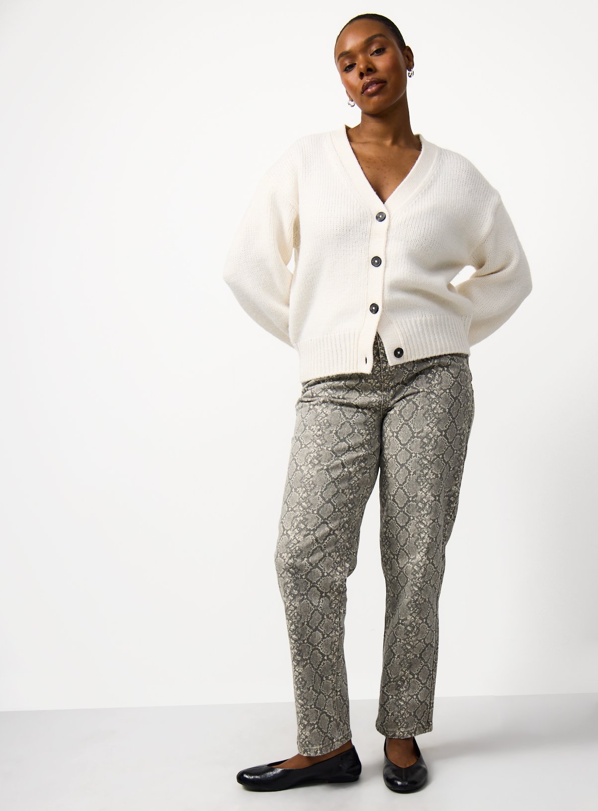 Cream Oversized Boxy Fit V Neck Cardigan M - Image 2 thumbnail